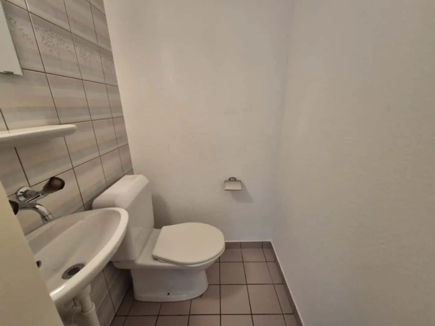 02428 - Appartement 3,5 pièces - Chemin du Lac 7 - HAUTERIVE - Photo 6 sur 6