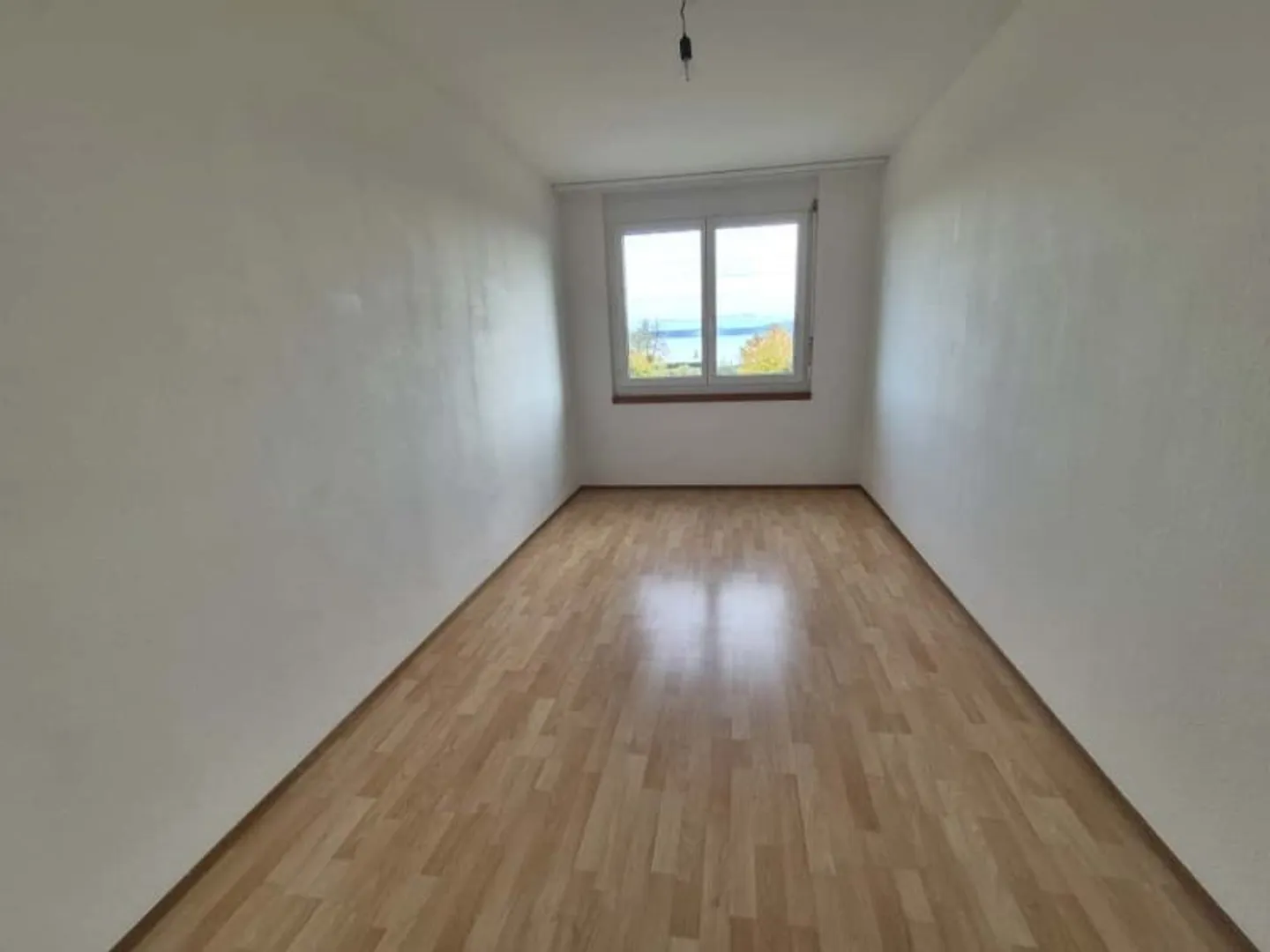 02428 - Appartement 3,5 pièces - Chemin du Lac 7 - HAUTERIVE - Photo 2 sur 6