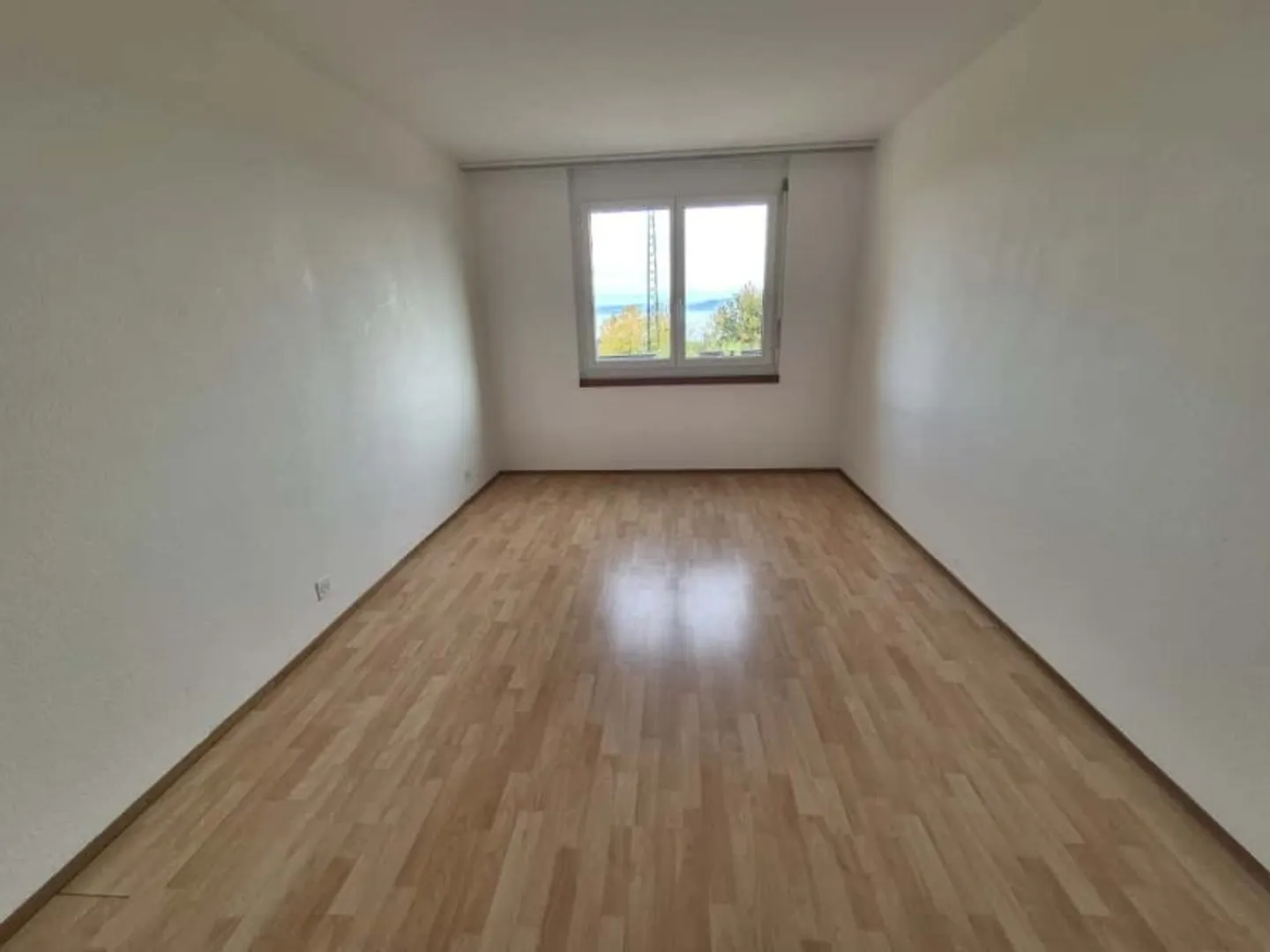 02428 - Appartement 3,5 pièces - Chemin du Lac 7 - HAUTERIVE - Photo 3 sur 6