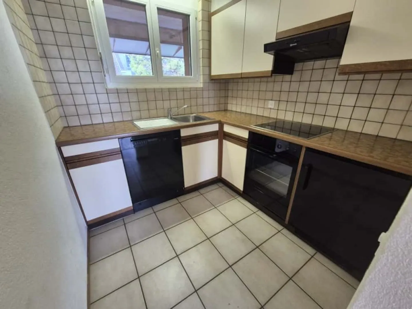 02428 - Appartement 3,5 pièces - Chemin du Lac 7 - HAUTERIVE - Photo 4 sur 6