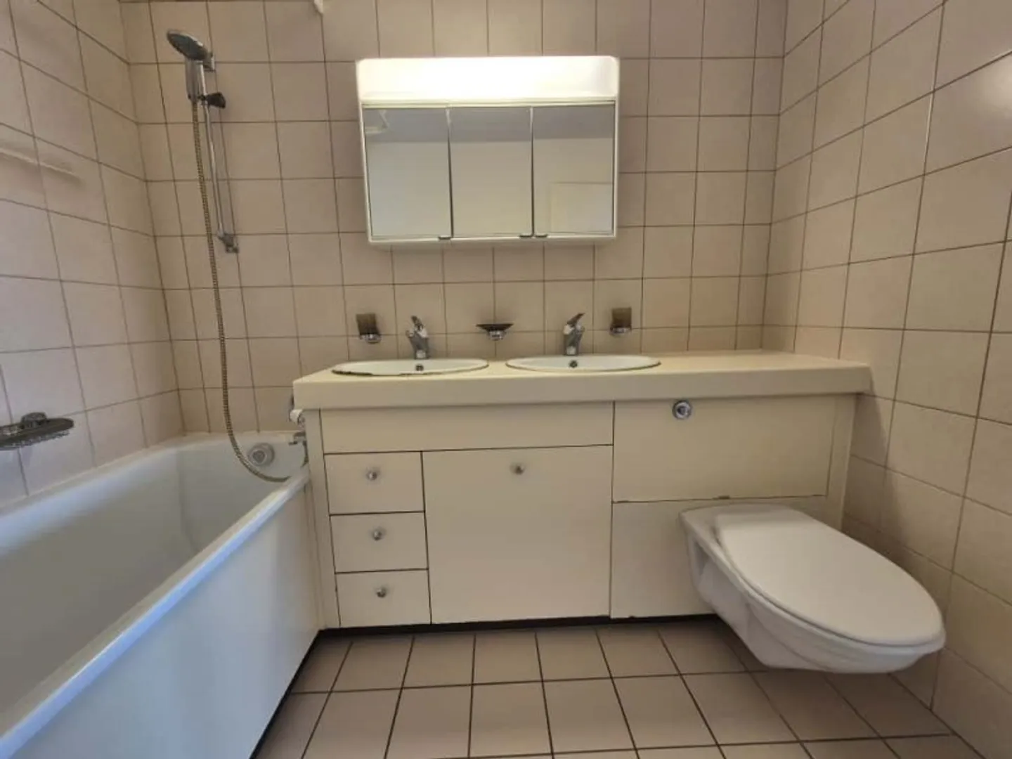 02428 - Appartement 3,5 pièces - Chemin du Lac 7 - HAUTERIVE - Photo 5 sur 6