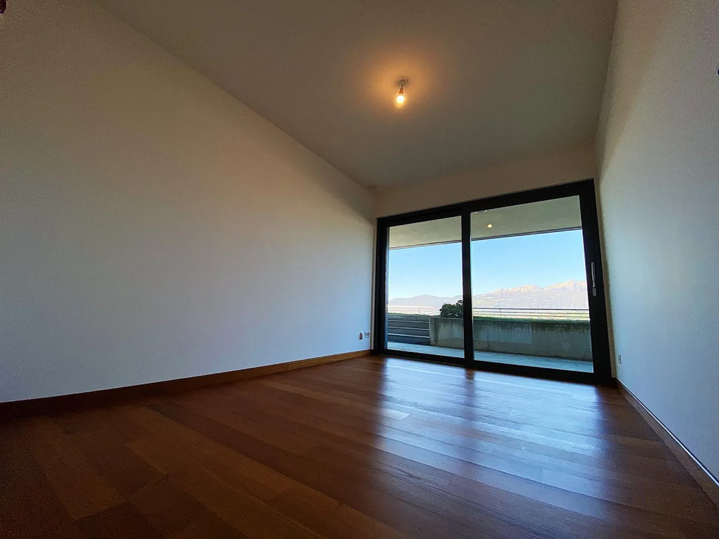 For rent 3.5 rooms in prestigious residence - Albonago - Photo 3 of 17