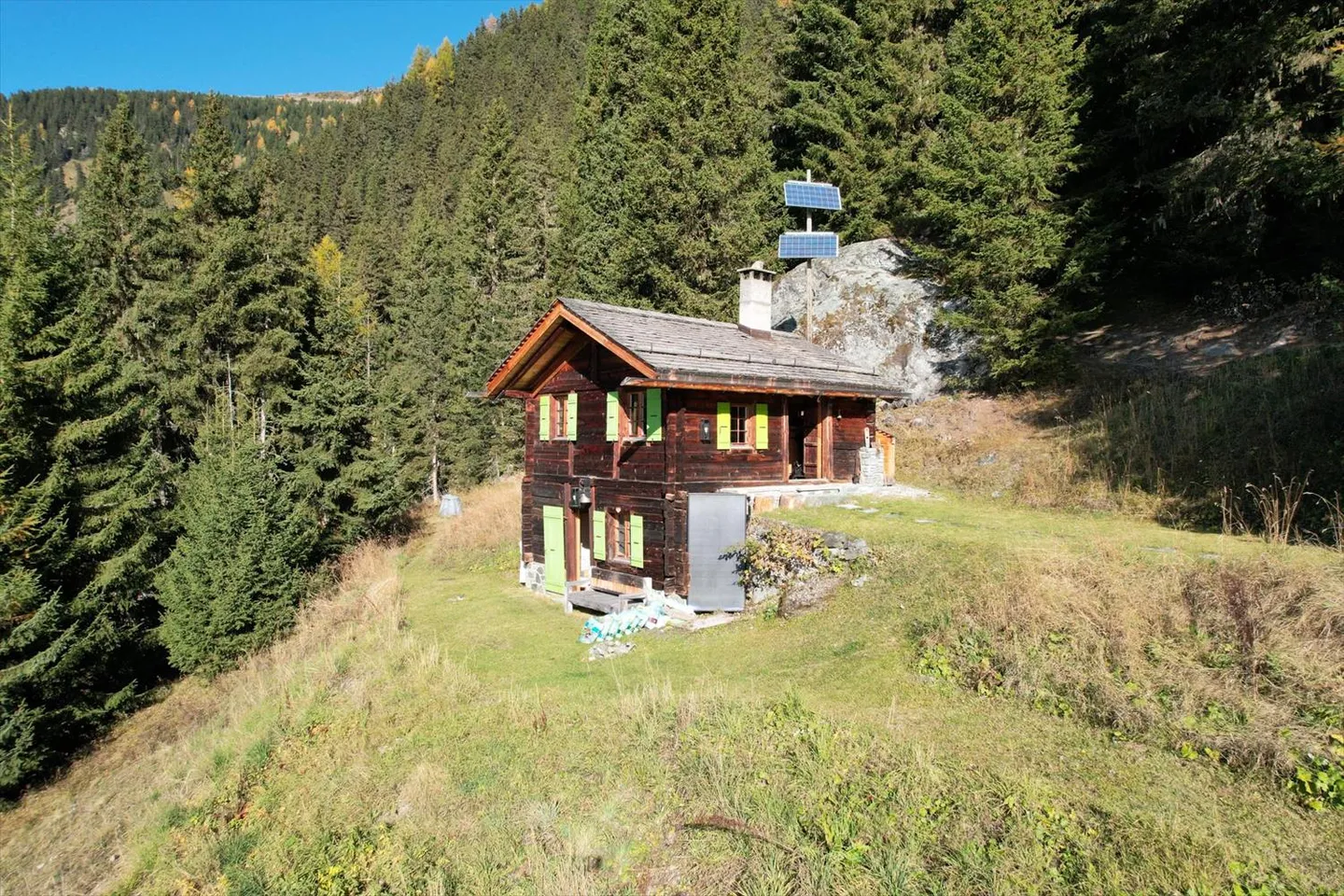 À VENDRE CHALET AVEC 2 CHAMBRES À MAYENS DE SARREYER - Photo 1 sur 13