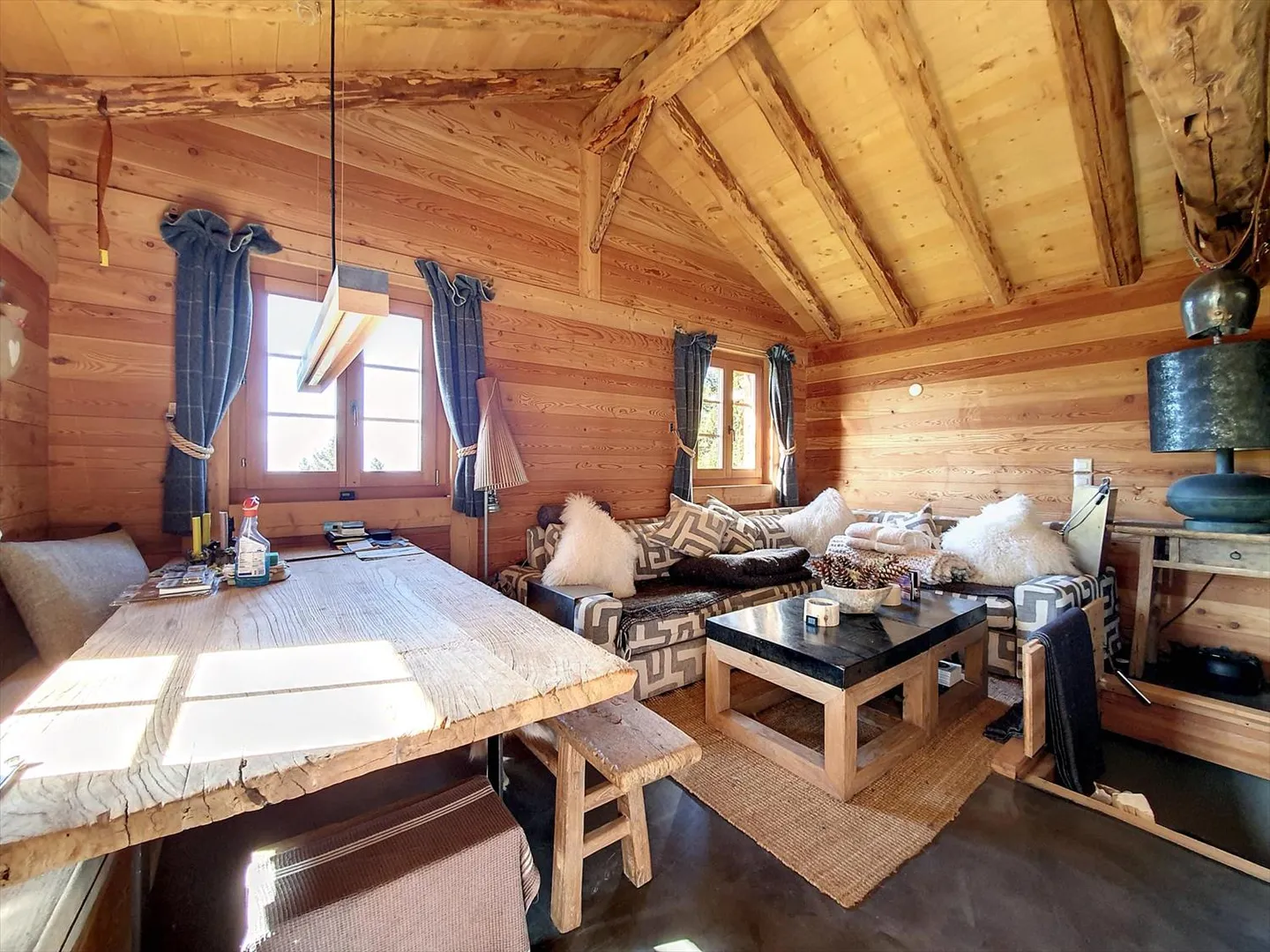 À VENDRE CHALET AVEC 2 CHAMBRES À MAYENS DE SARREYER - Photo 2 sur 13