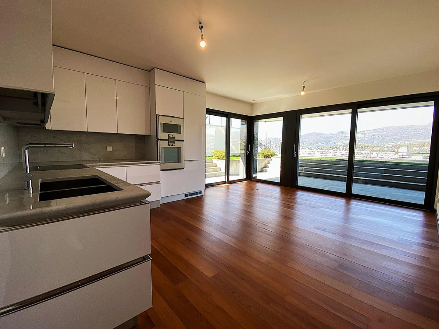 For rent 3.5 rooms in prestigious residence - Albonago - Photo 7 of 17
