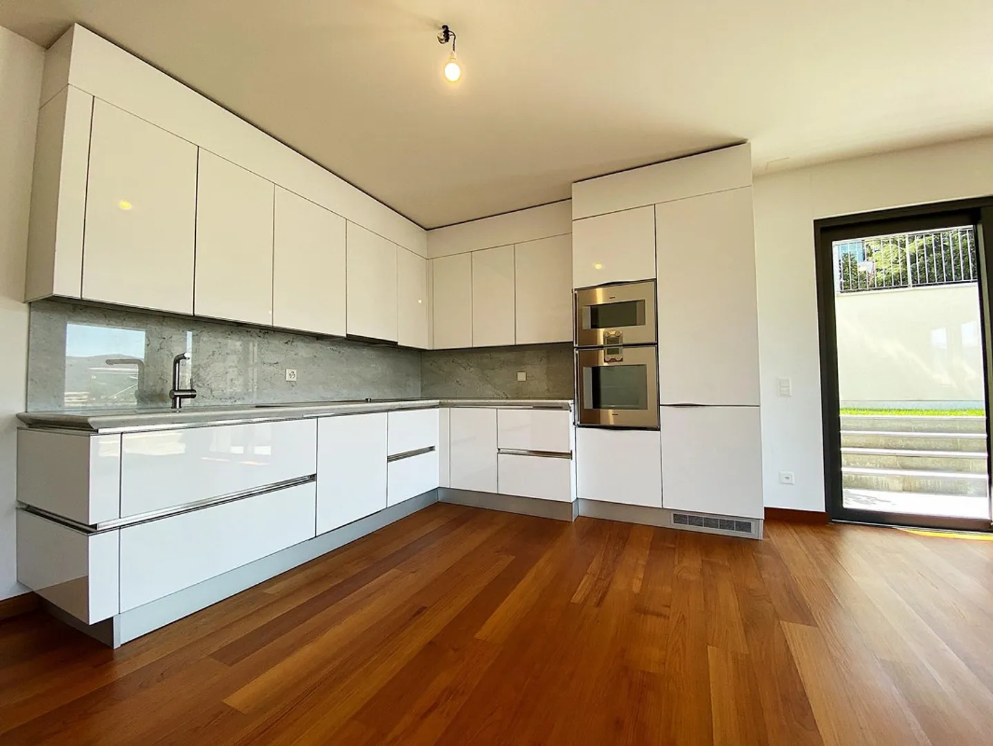 For rent 3.5 rooms in prestigious residence - Albonago - Photo 8 of 17