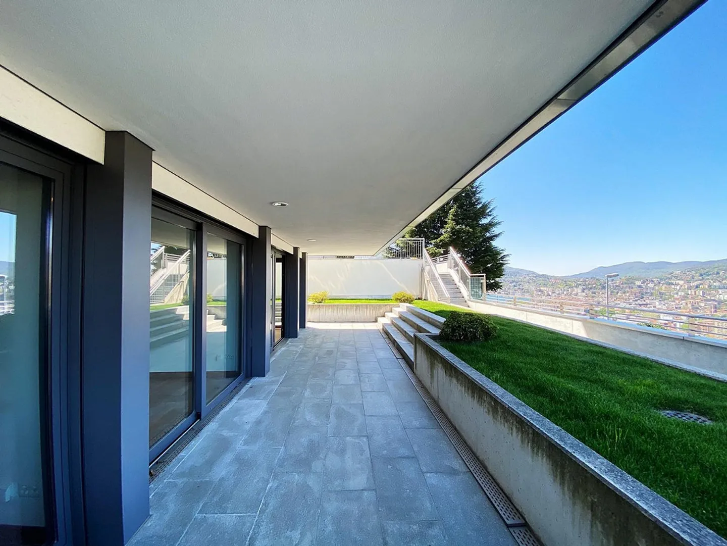 For rent 3.5 rooms in prestigious residence - Albonago - Photo 9 of 17