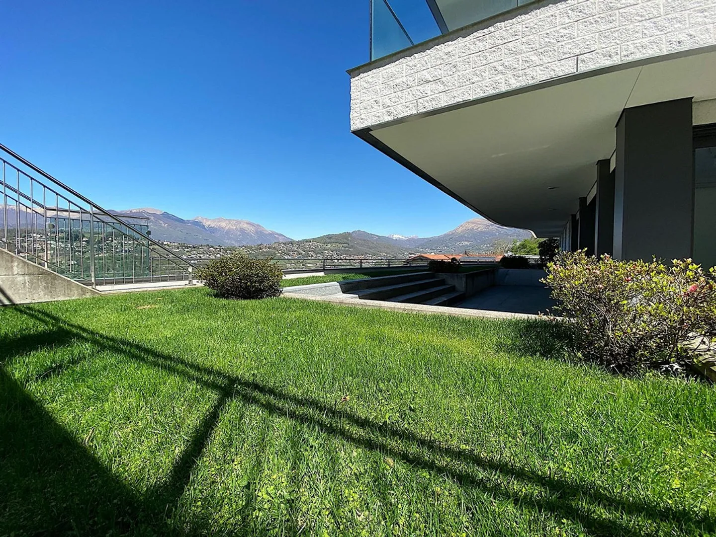 For rent 3.5 rooms in prestigious residence - Albonago - Photo 11 of 17