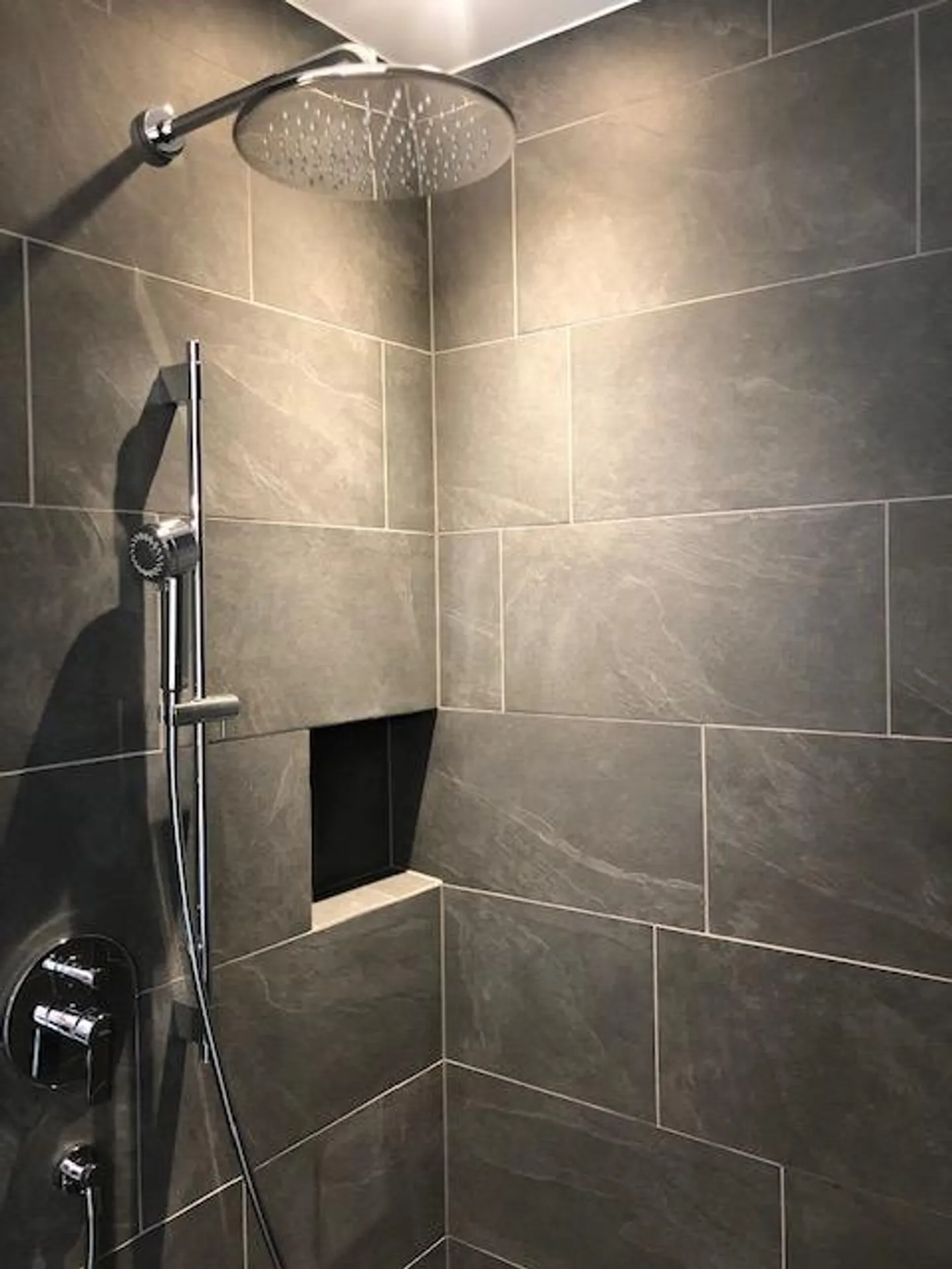 Charmante Attikawohnung mit Terrasse - Foto 4 von 7