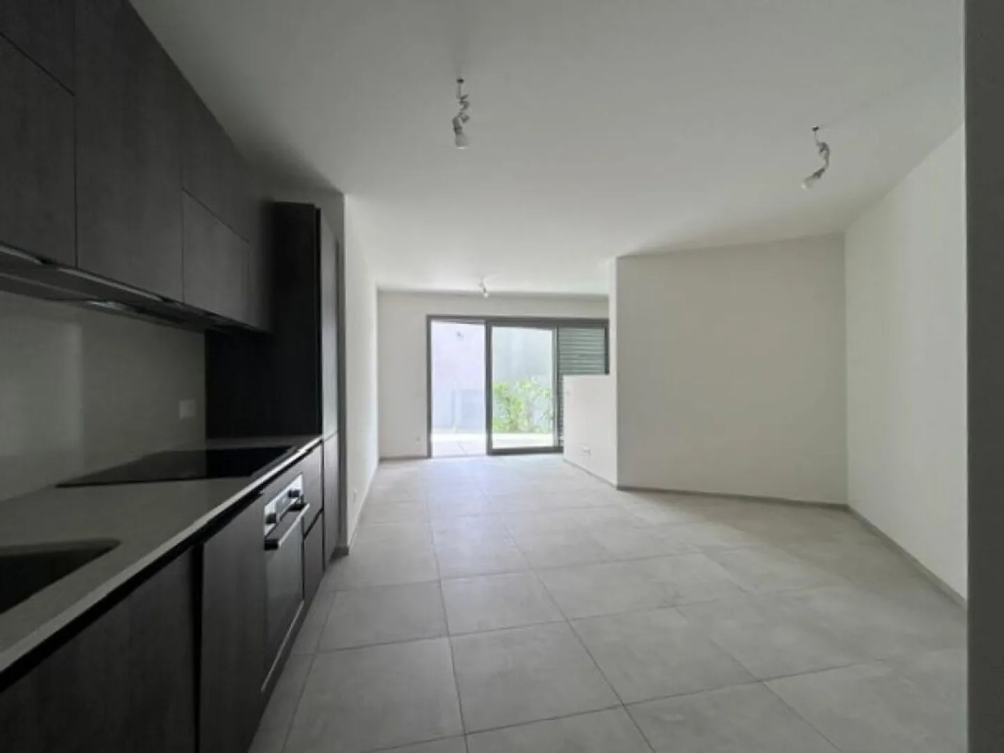 APPARTAMENTO 1.5 LOCALI CON GRANDE BALCONE - Foto 2 di 13