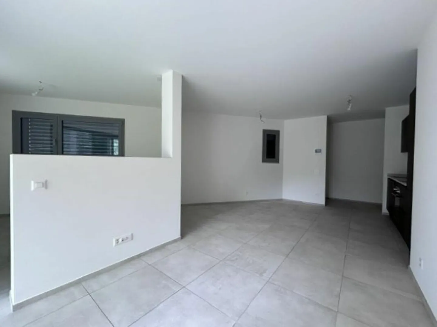 APPARTAMENTO 1.5 LOCALI CON GRANDE BALCONE - Foto 5 di 13