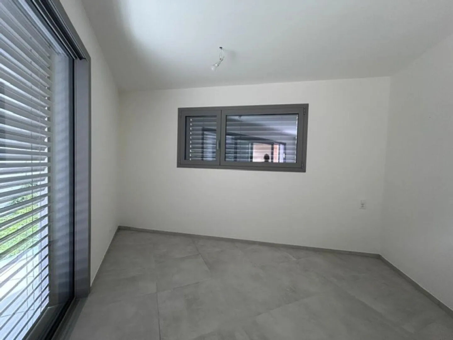 APPARTAMENTO 1.5 LOCALI CON GRANDE BALCONE - Foto 6 di 13