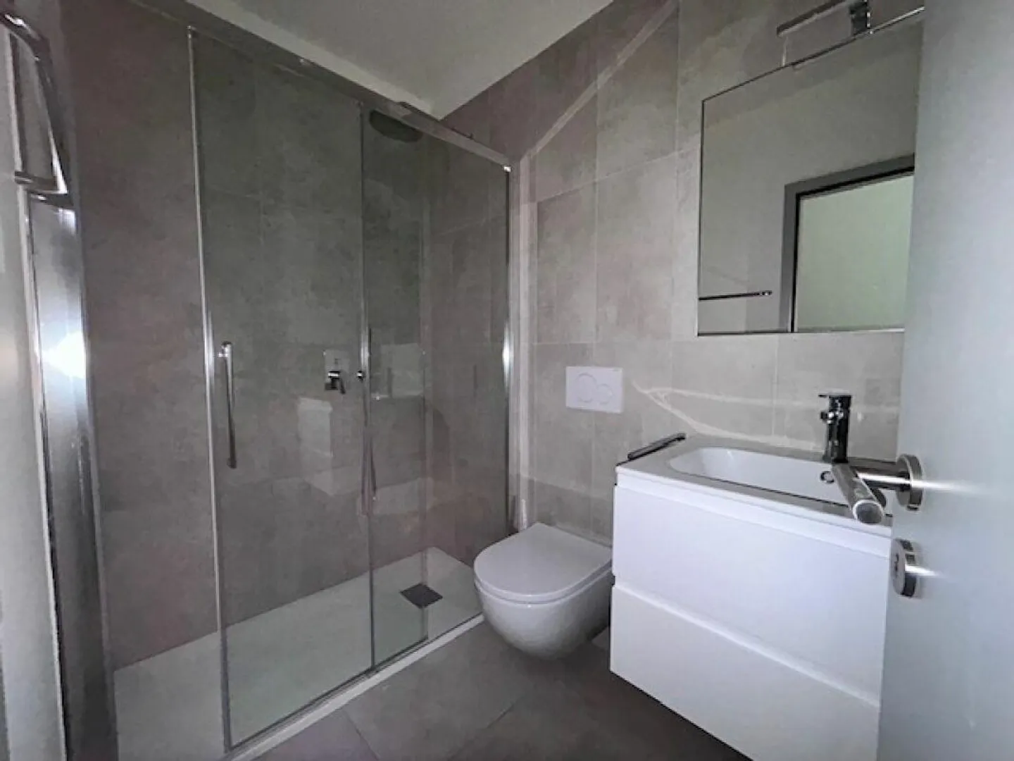 APPARTAMENTO 1.5 LOCALI CON GRANDE BALCONE - Foto 7 di 13