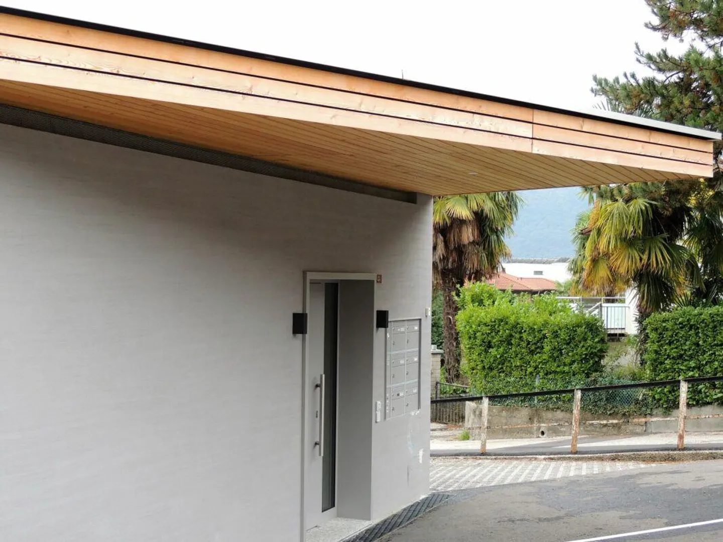 APPARTAMENTO 1.5 LOCALI CON GRANDE BALCONE - Foto 8 di 13