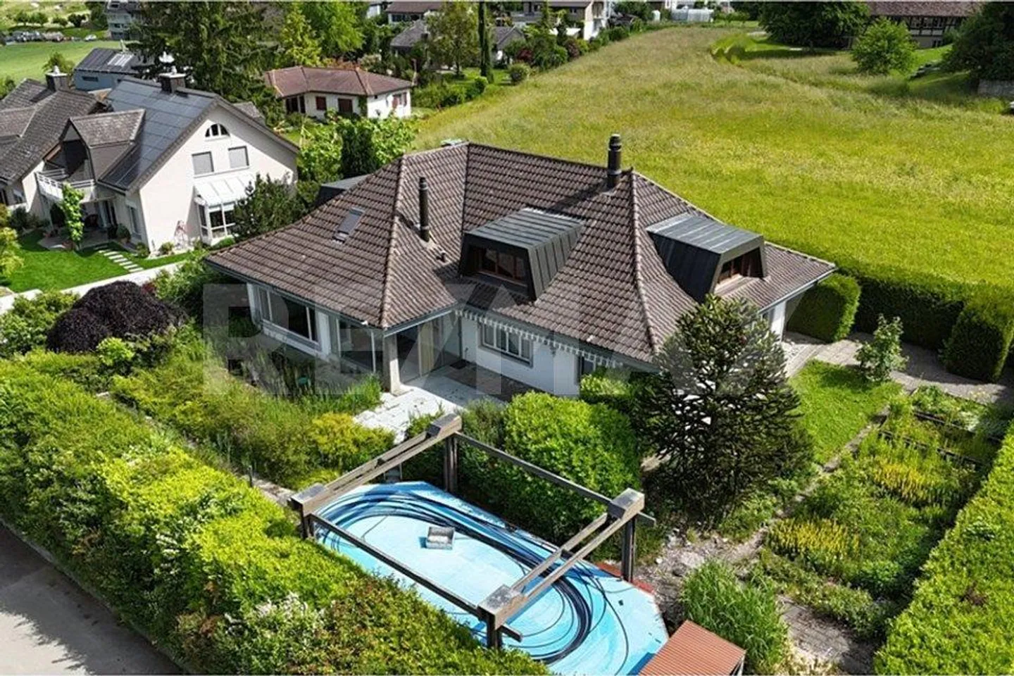 Villa da sogno con due appartamenti e vista sul Lago di Neuchâtel - Foto 1 di 13