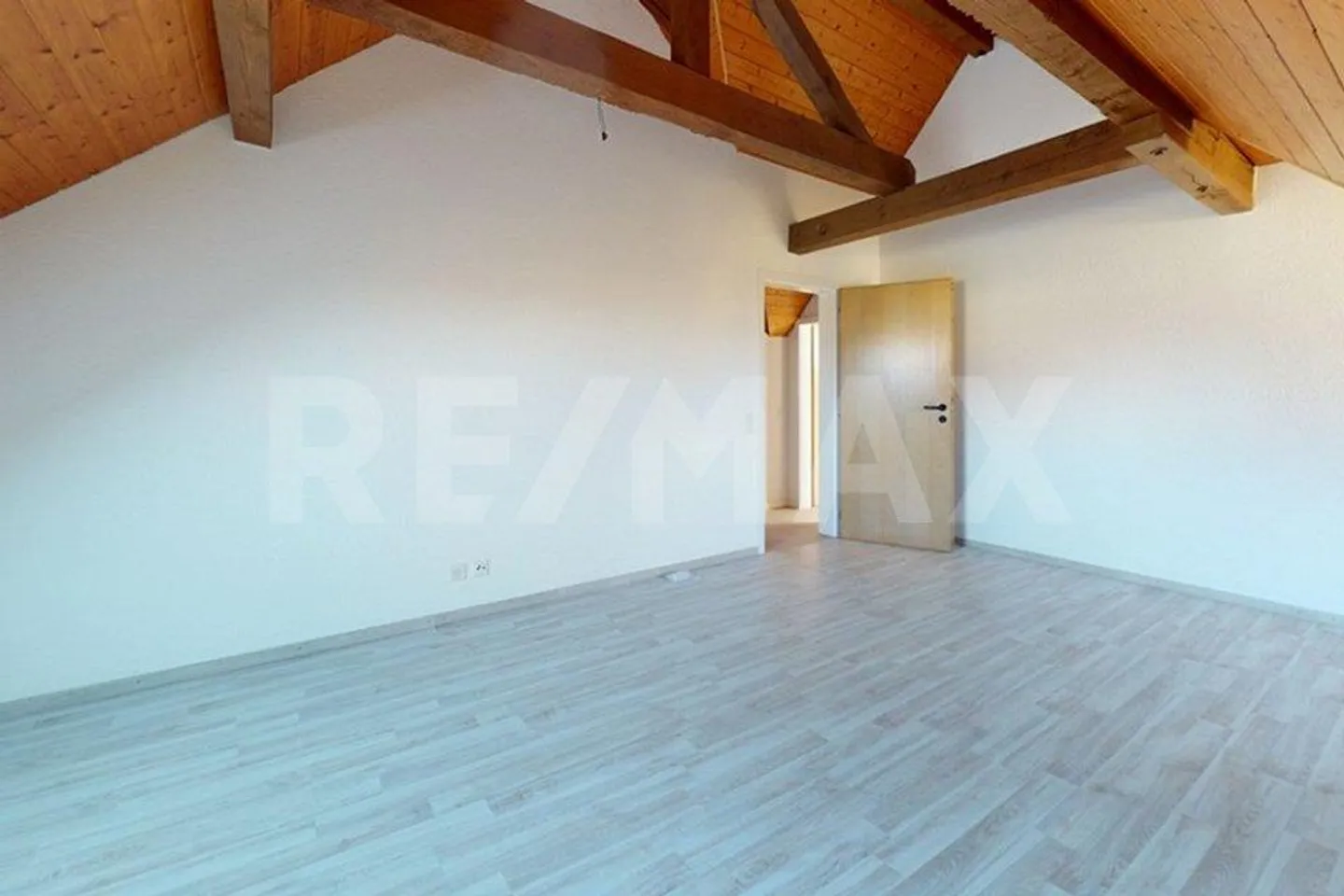 Villa da sogno con due appartamenti e vista sul Lago di Neuchâtel - Foto 4 di 13