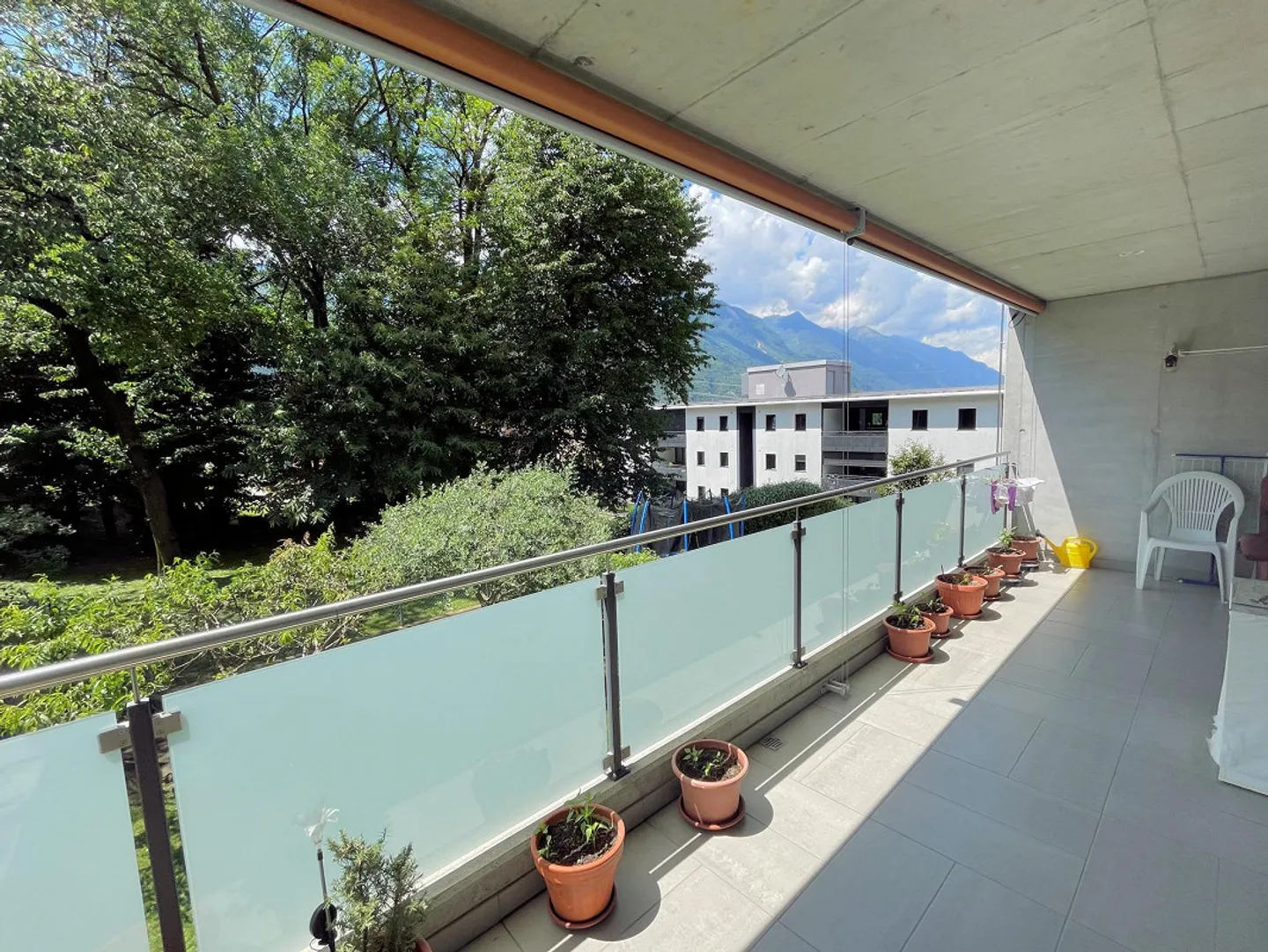 Spazioso appartamento con grande terrazza in zona molto tranquilla - Foto 13 di 14