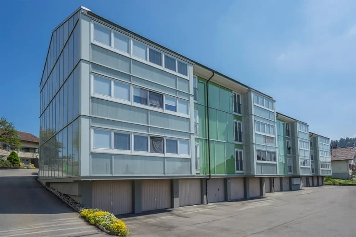 Modern Minergie apartment with glazed balcony, open kitchen & storage room - Photo 2 of 10