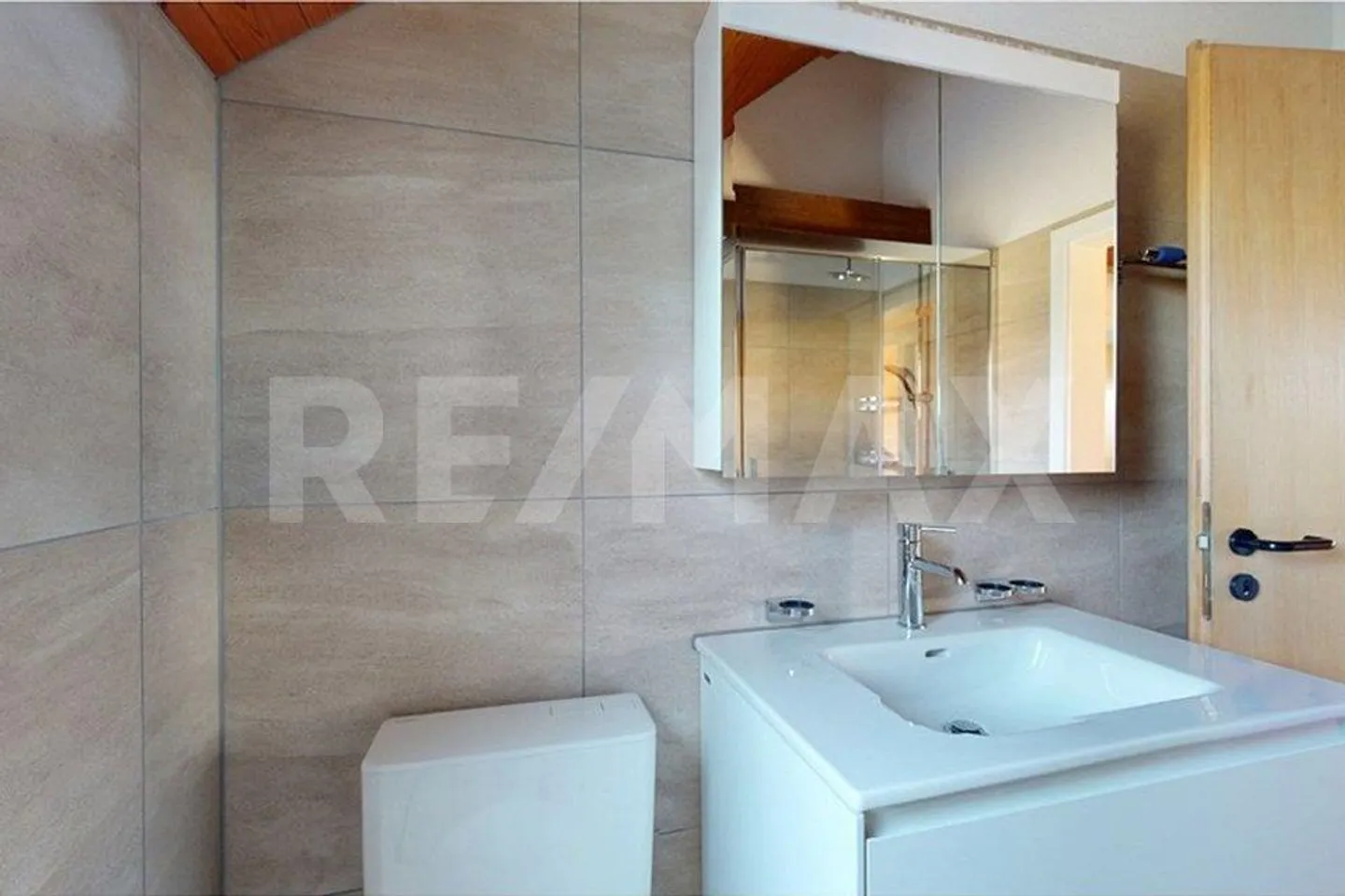 Villa da sogno con due appartamenti e vista sul Lago di Neuchâtel - Foto 11 di 13