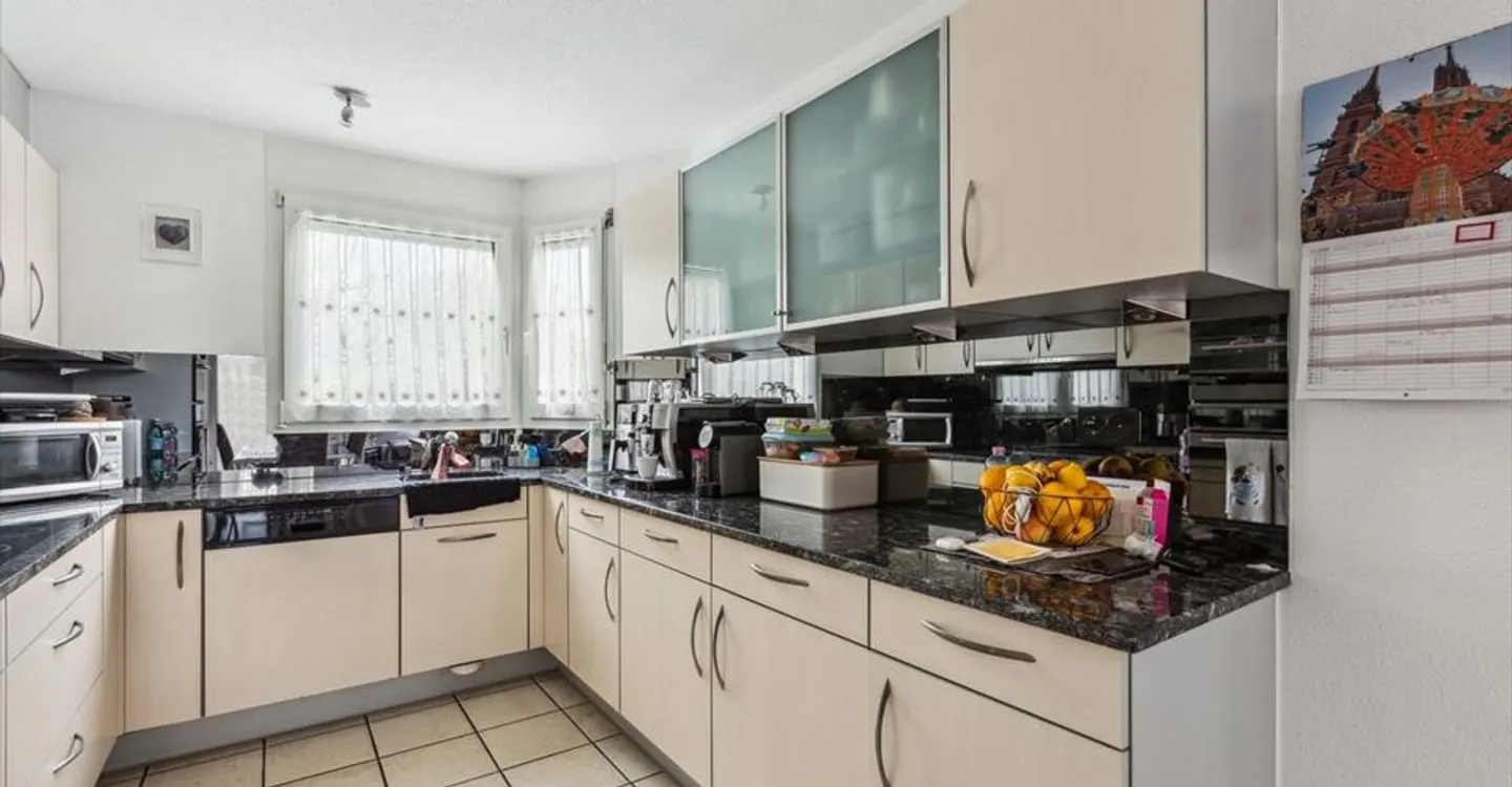 Bright adjoining villa close to amenities - Photo 4 of 10