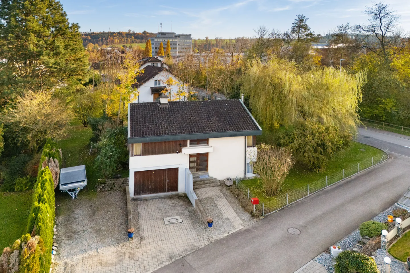 Charmantes Zuhause mit grossem Garten - Foto 1 von 6