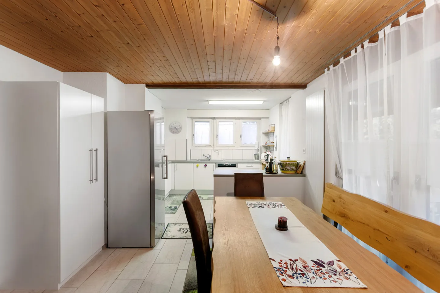 Charmantes Zuhause mit grossem Garten - Foto 2 von 6