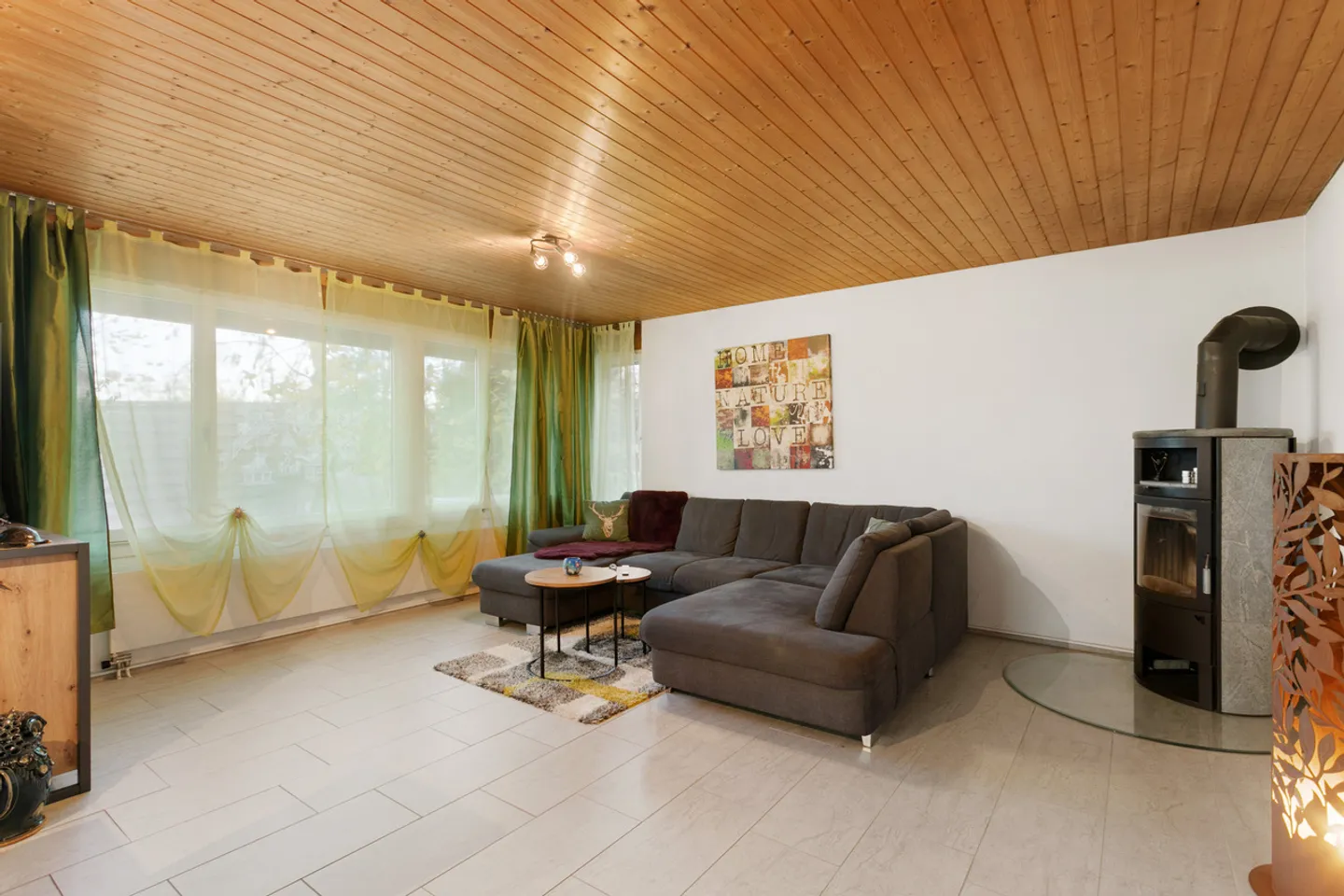 Charmantes Zuhause mit grossem Garten - Foto 3 von 6