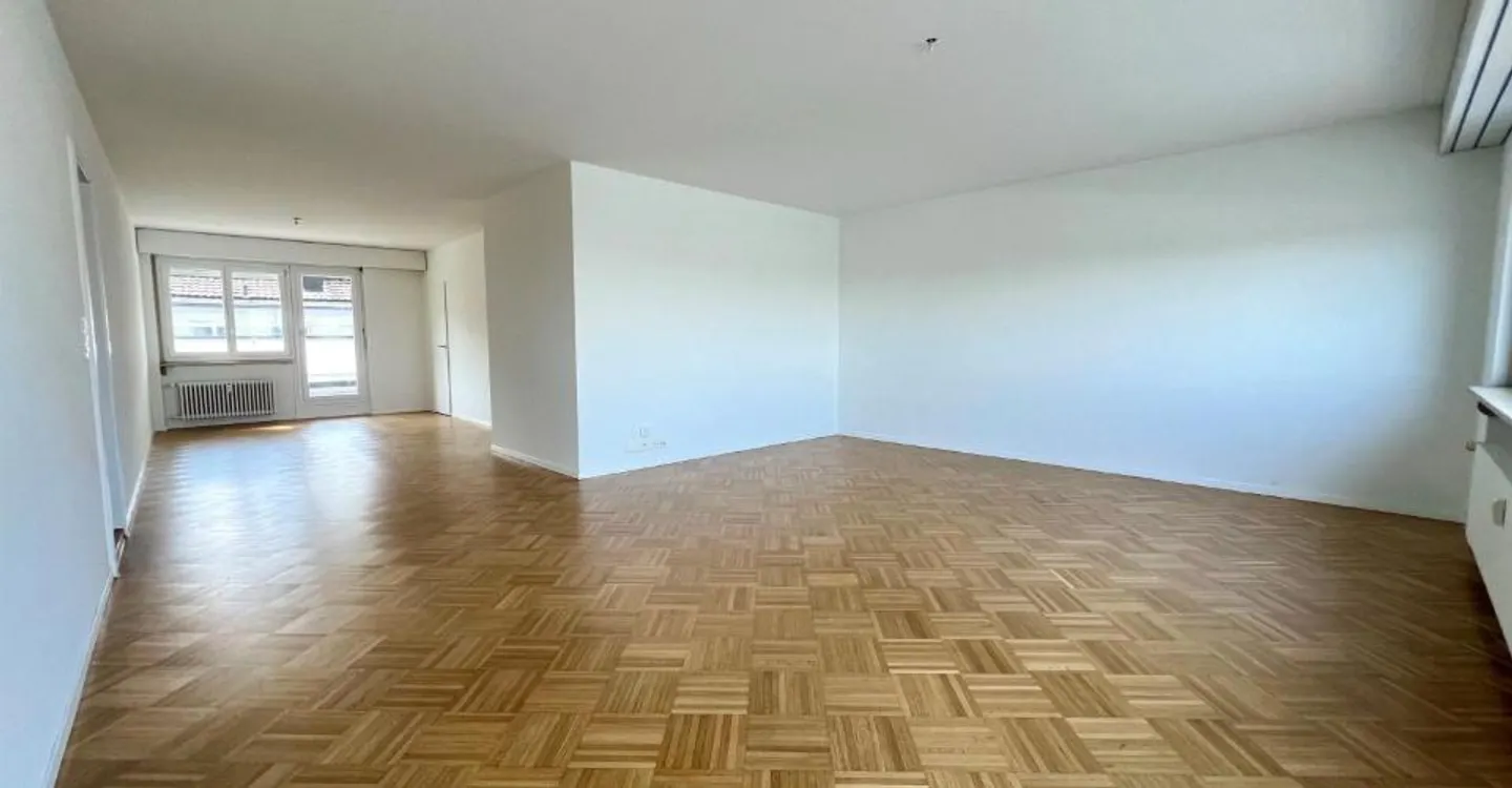 Living with Style - Spacious Penthouse Apartment in the Geissmatt Quarter - Photo 3 of 11