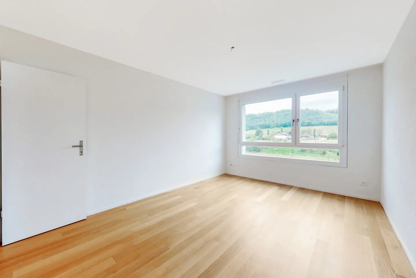 Spacious 3.5-Room Apartment - Photo 6 of 10