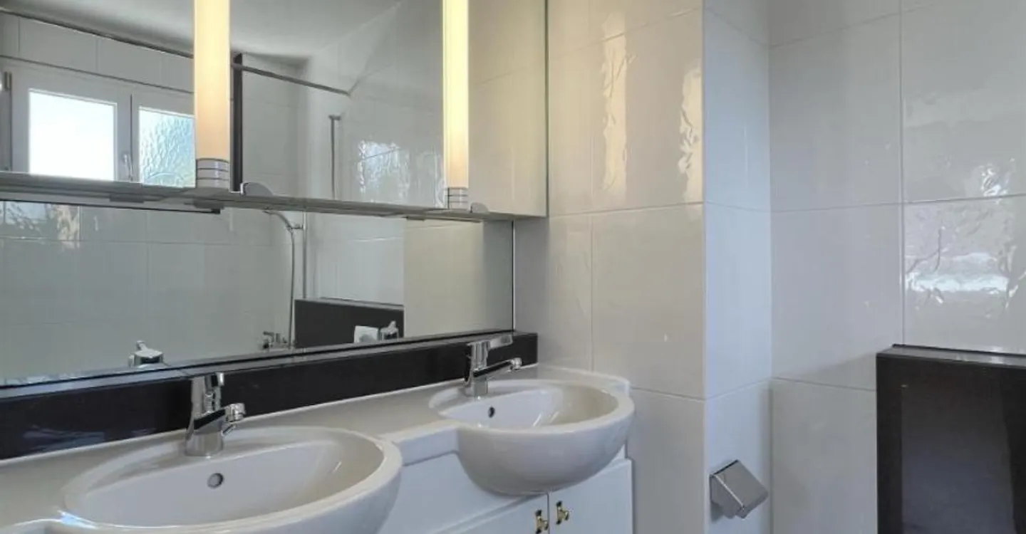 Living with Style - Spacious Penthouse Apartment in the Geissmatt Quarter - Photo 7 of 11
