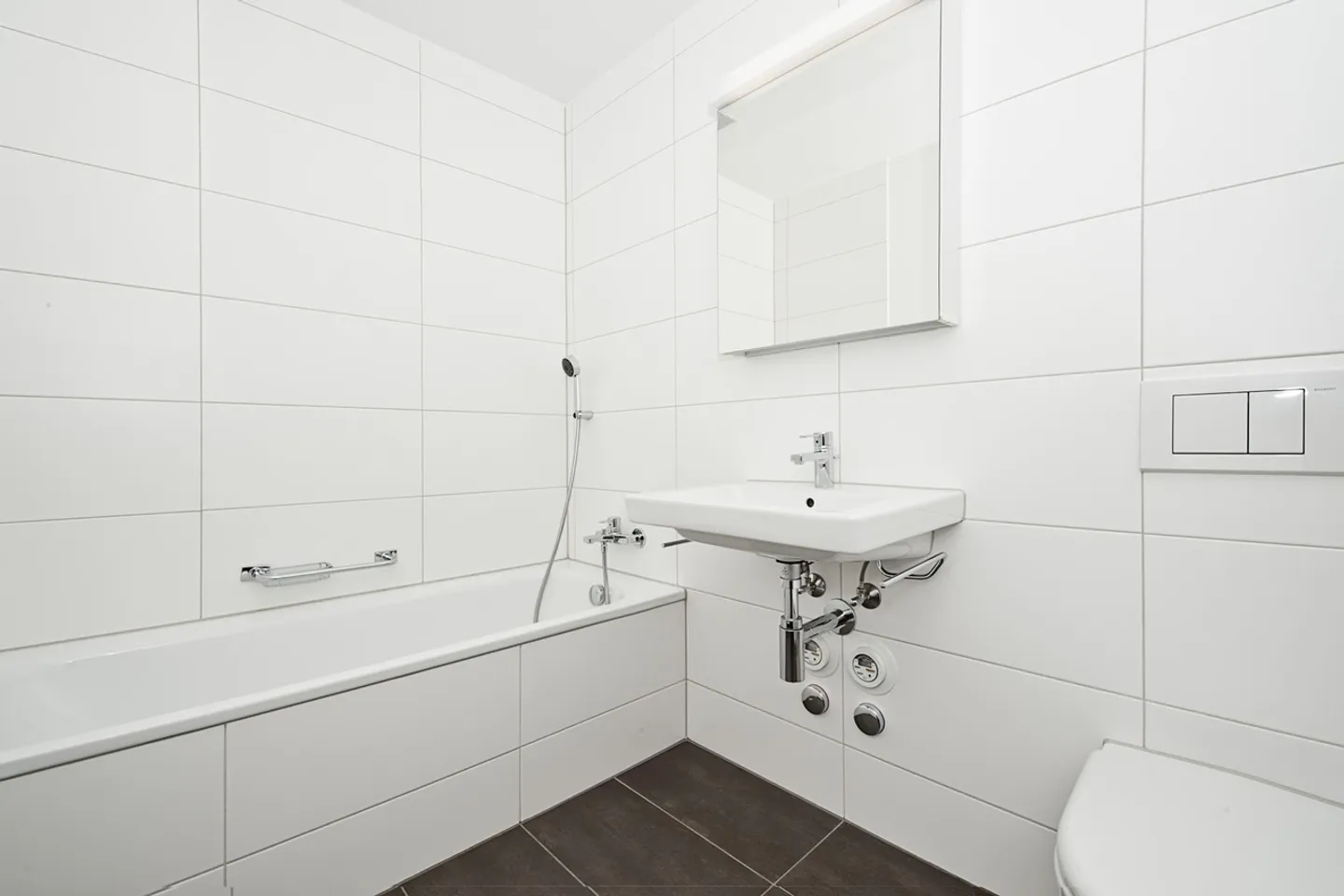 Spacious 3.5-Room Apartment - Photo 8 of 10