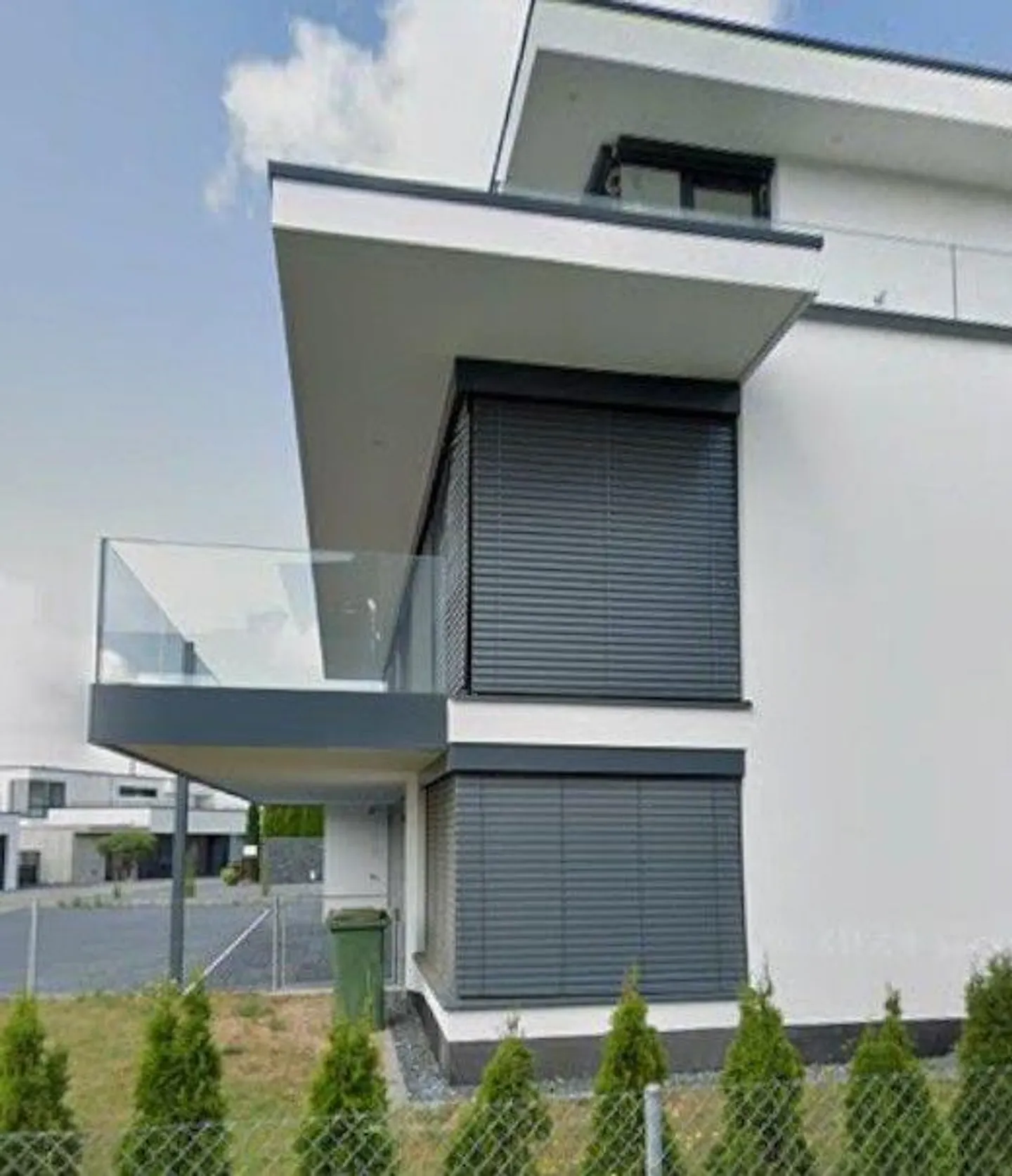 Casa con piscina e doppio garage - Foto 7 di 13