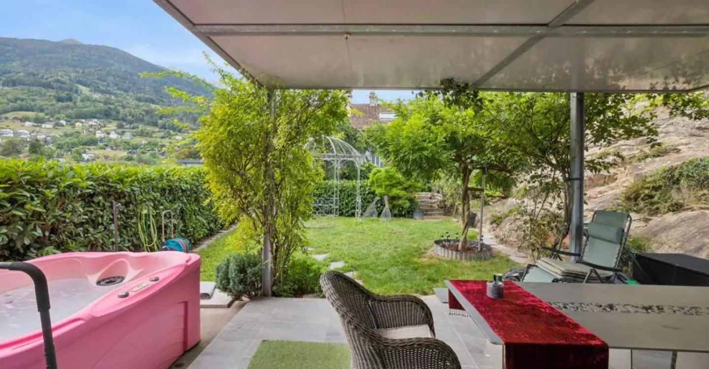 Bella villa indipendente con un bel giardino - Foto 5 di 12