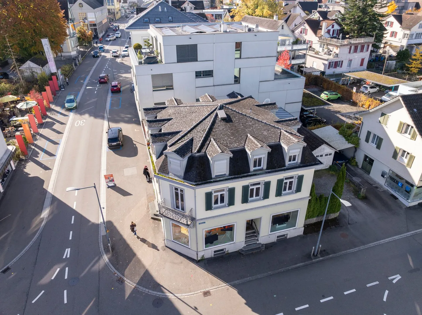 Edificio residenziale e commerciale - Foto 1 di 8