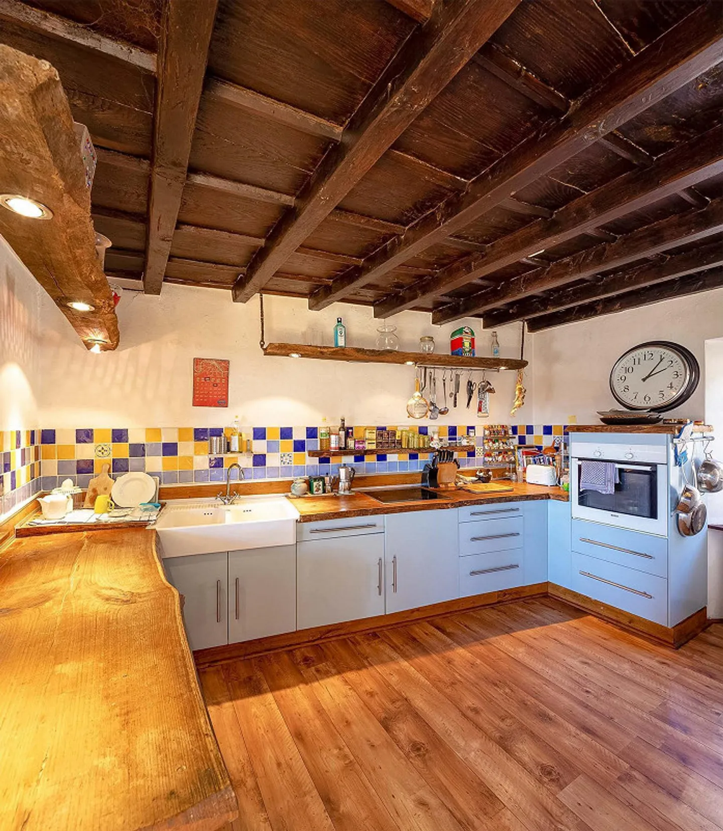 Large family house in Astano - Photo 3 of 8