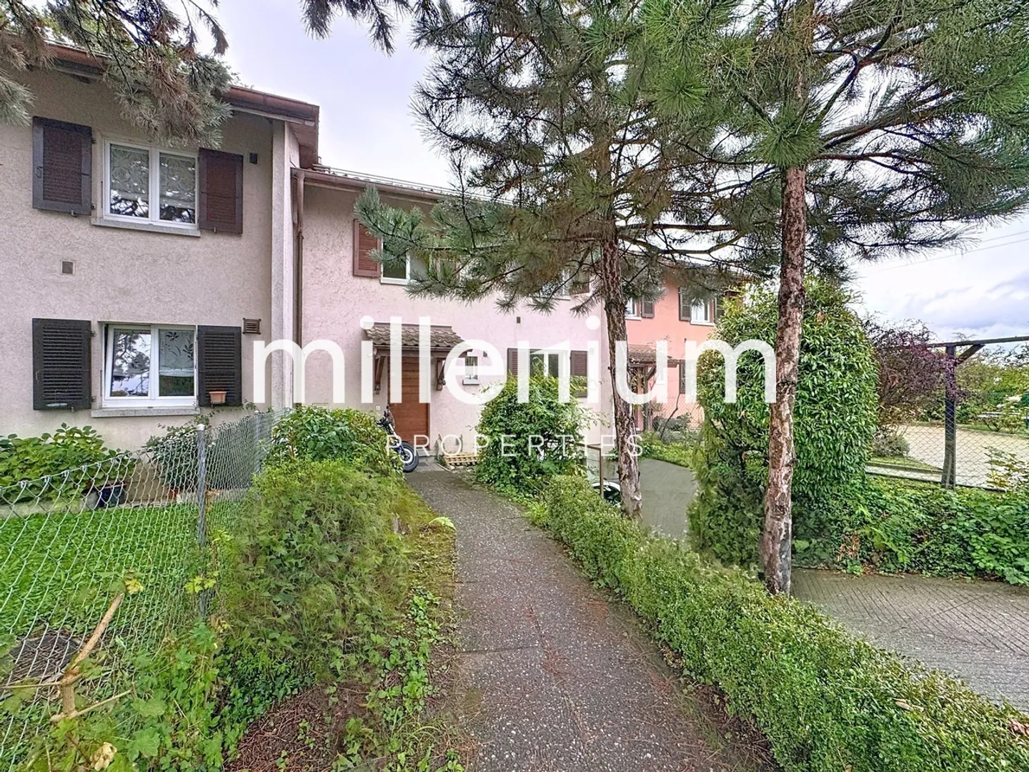 Maison jumelée spacieuse avec jardin, secteur de Cointrin - Photo 1 sur 10