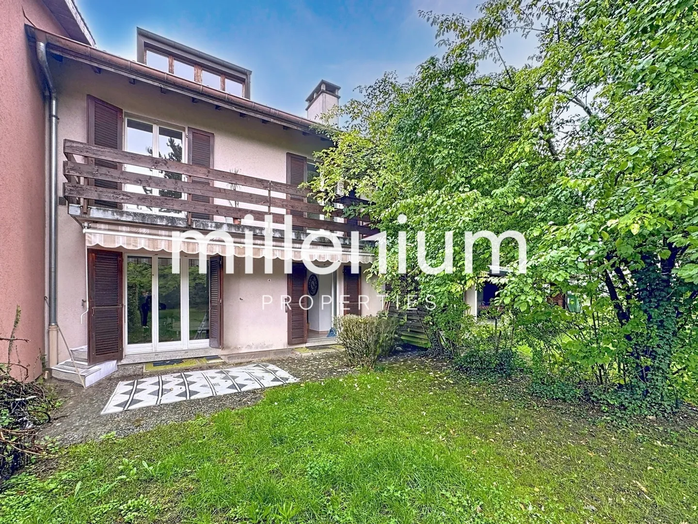 Maison jumelée spacieuse avec jardin, secteur de Cointrin - Photo 2 sur 10