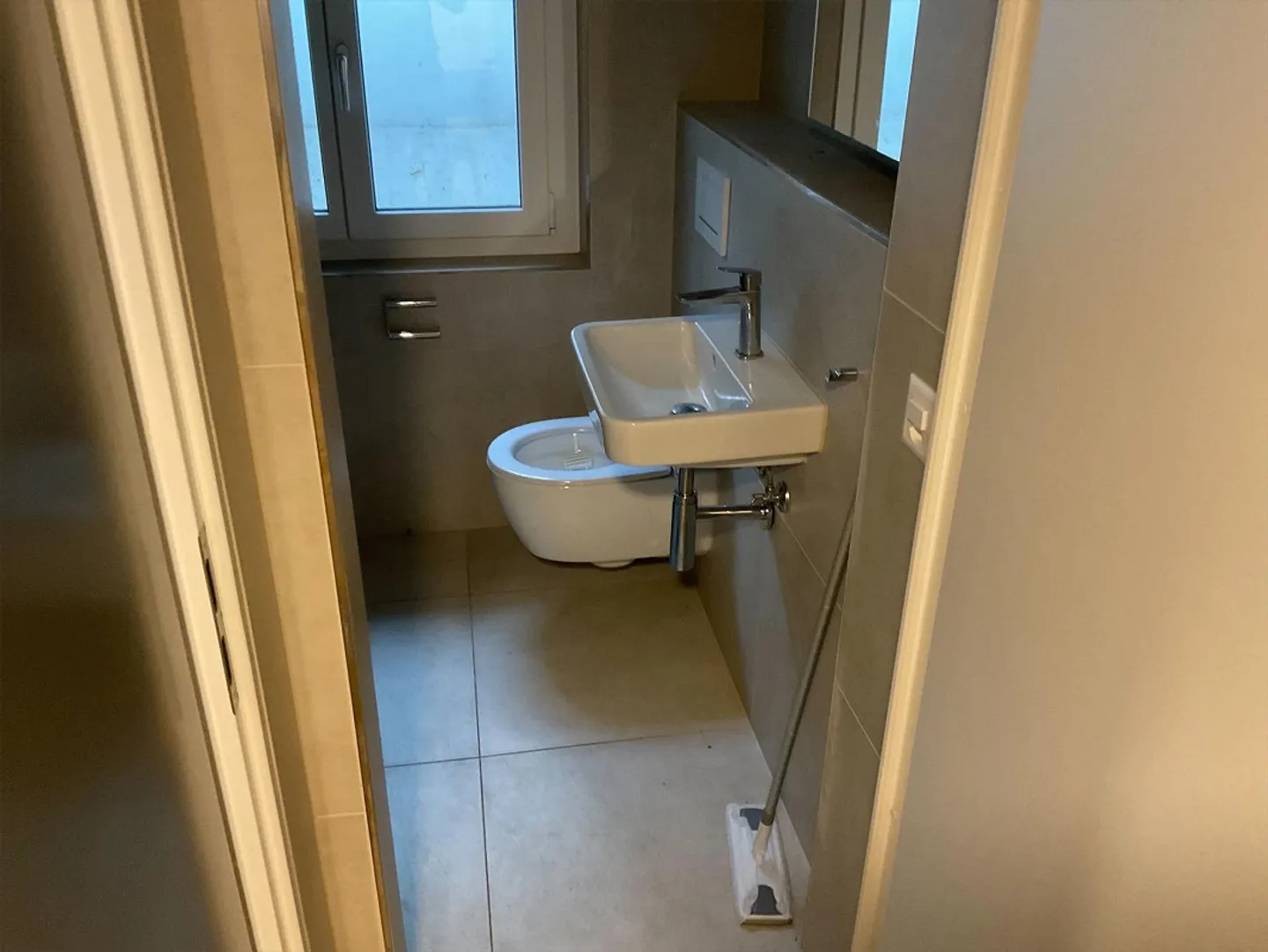 Bellissimo studio nel centro di Hergiswil - Foto 7 di 11
