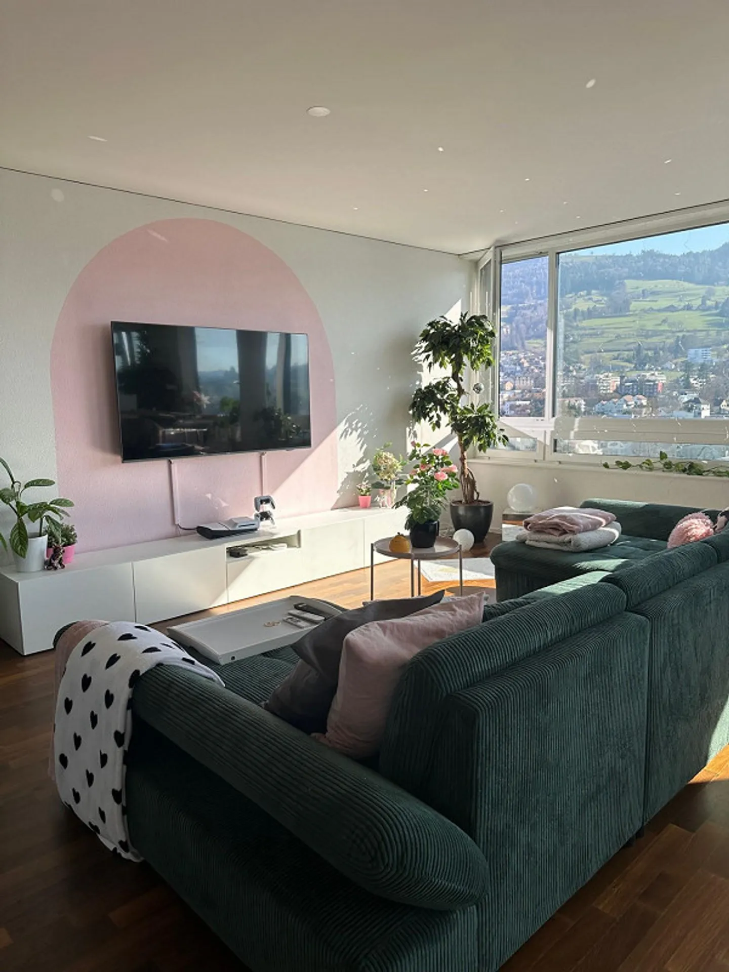 3.5 Room Apartment with View over the Entire Lake Constance 13th Floor - Photo 3 of 16