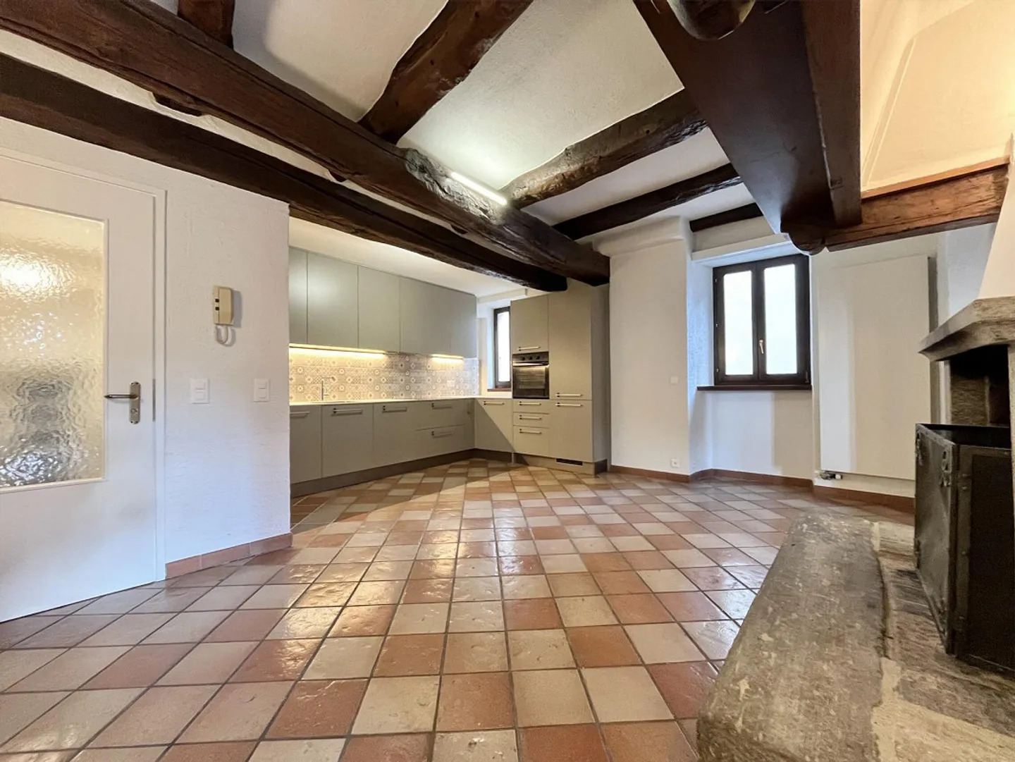 Rent 3.5 in the historic House of Reason in Sonvico - Photo 3 of 9