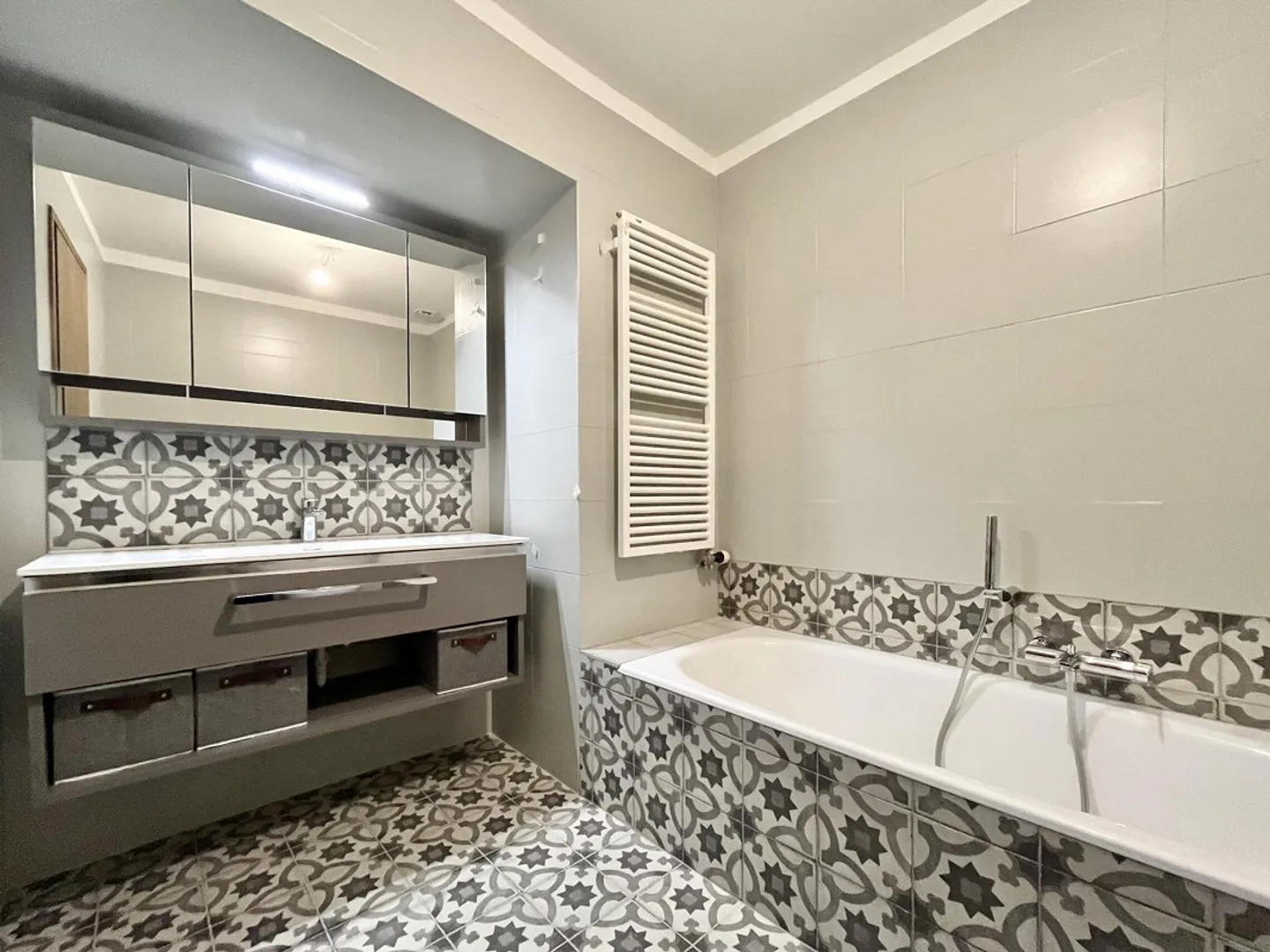 Rent 3.5 in the historic House of Reason in Sonvico - Photo 7 of 9