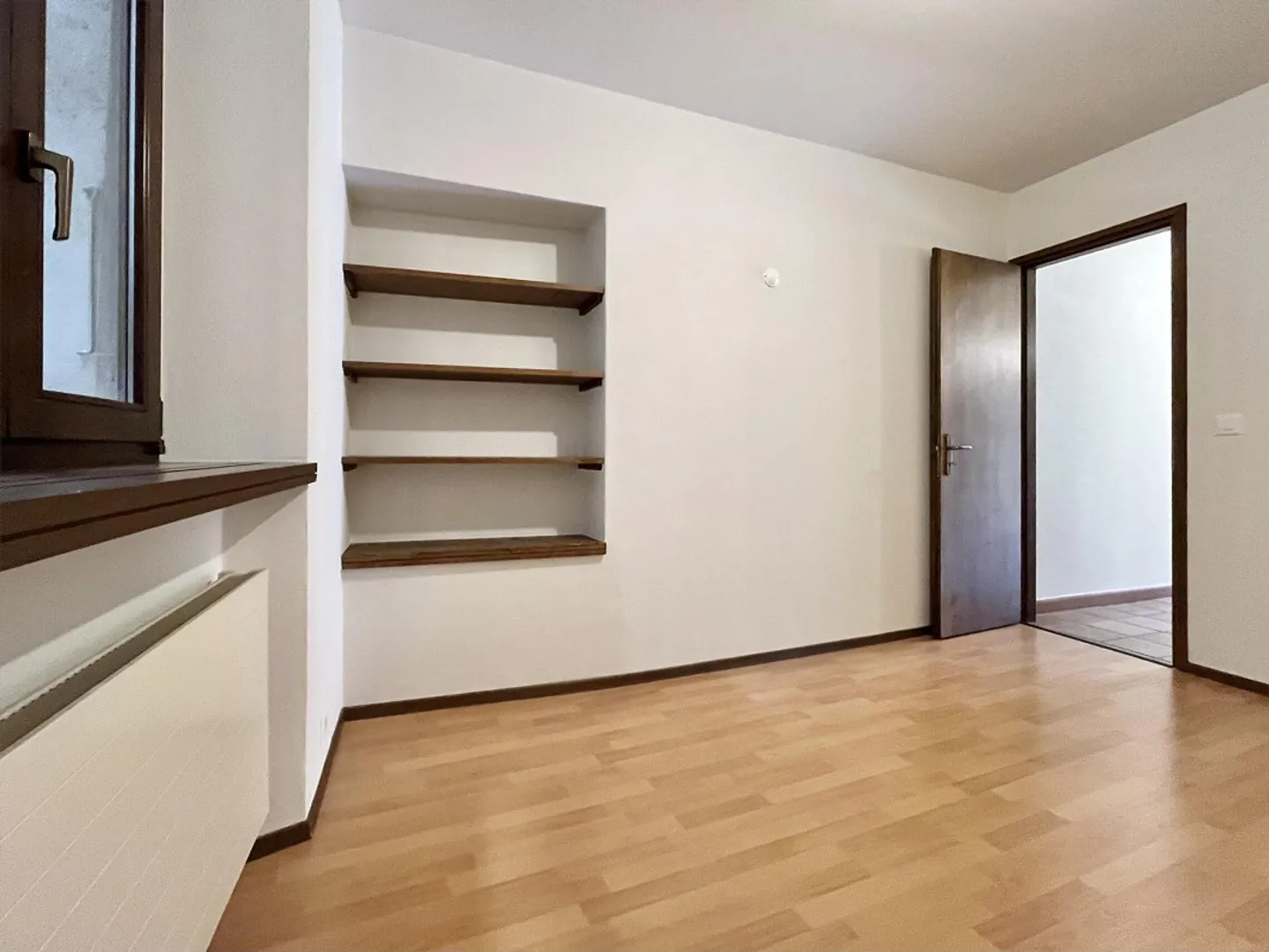 Rent 3.5 in the historic House of Reason in Sonvico - Photo 8 of 9