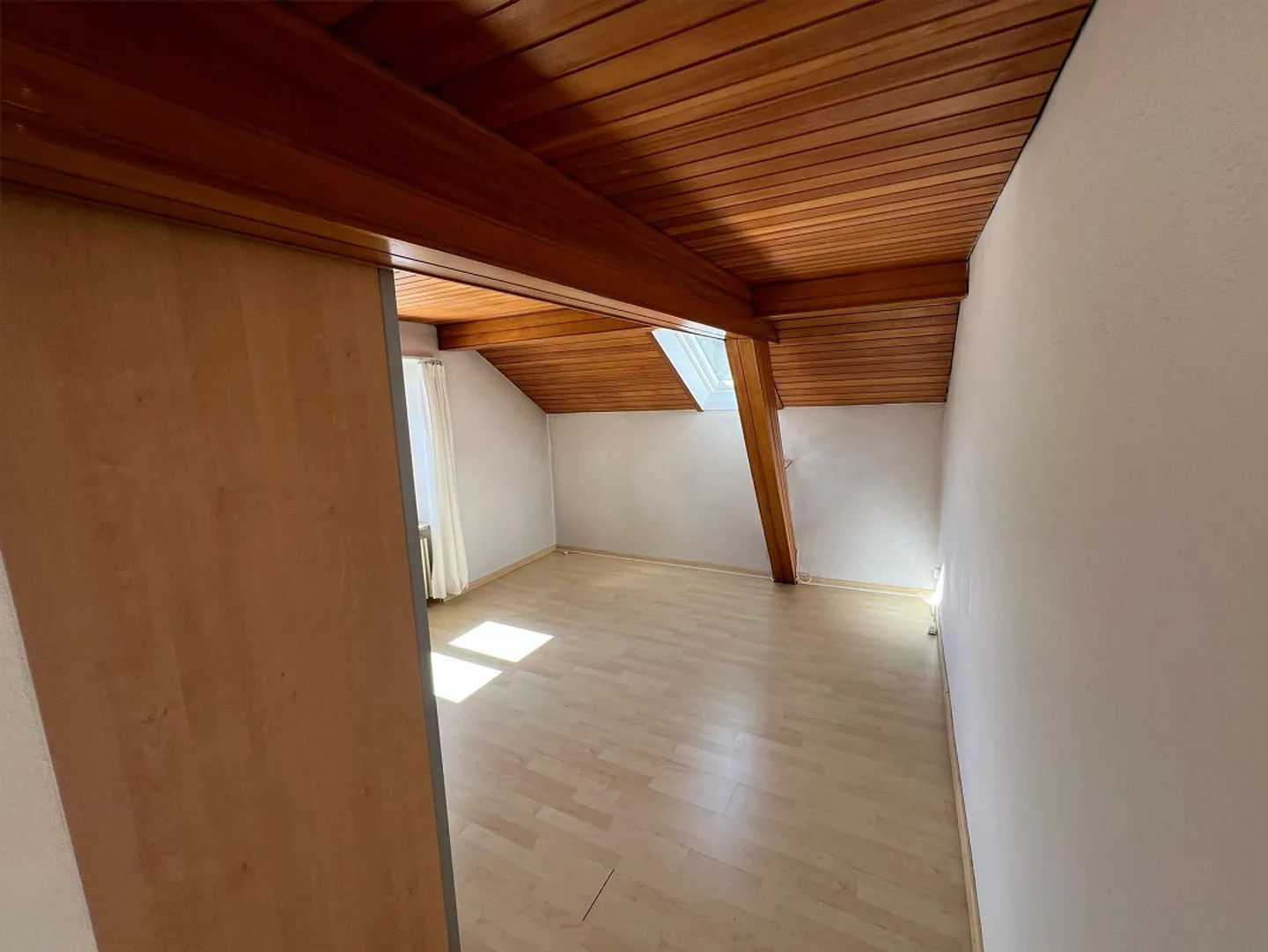 Zu Vermieten - kleine 3-Zimmer Dachwohnung in Laufen - Foto 4 von 9