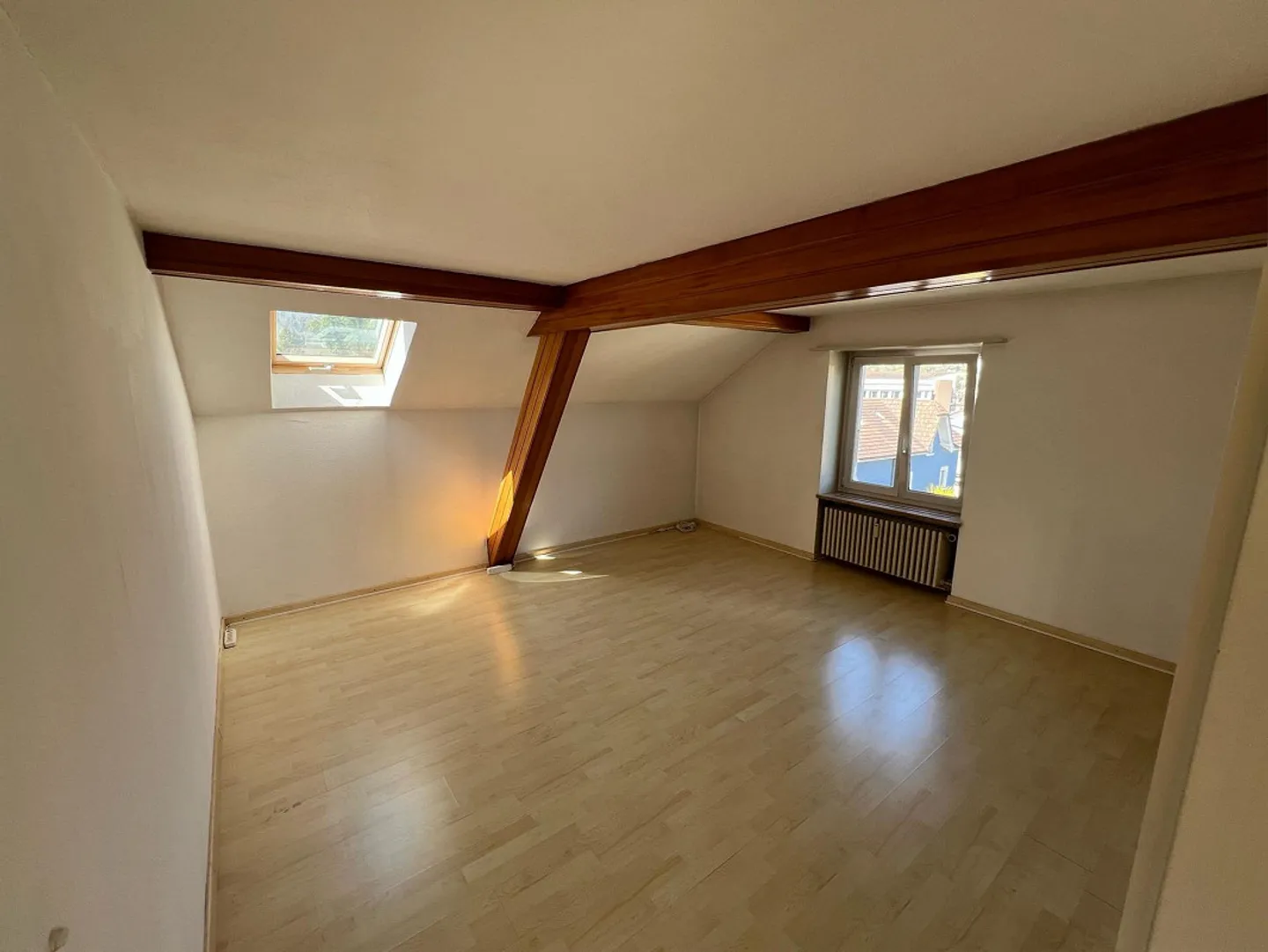 Zu Vermieten - kleine 3-Zimmer Dachwohnung in Laufen - Foto 5 von 9