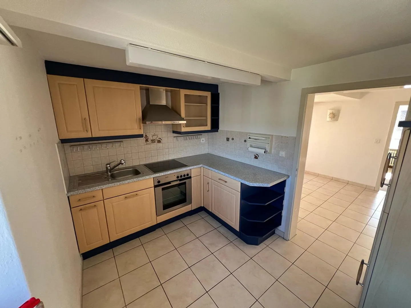 Zu Vermieten - kleine 3-Zimmer Dachwohnung in Laufen - Foto 6 von 9