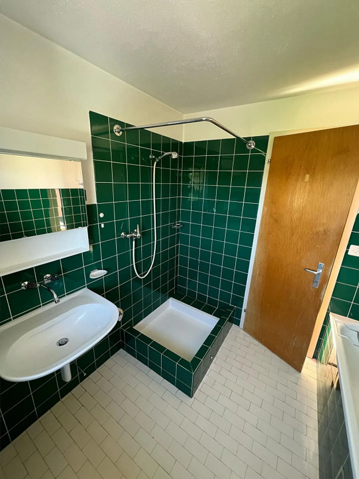 Zu Vermieten - kleine 3-Zimmer Dachwohnung in Laufen - Foto 7 von 9