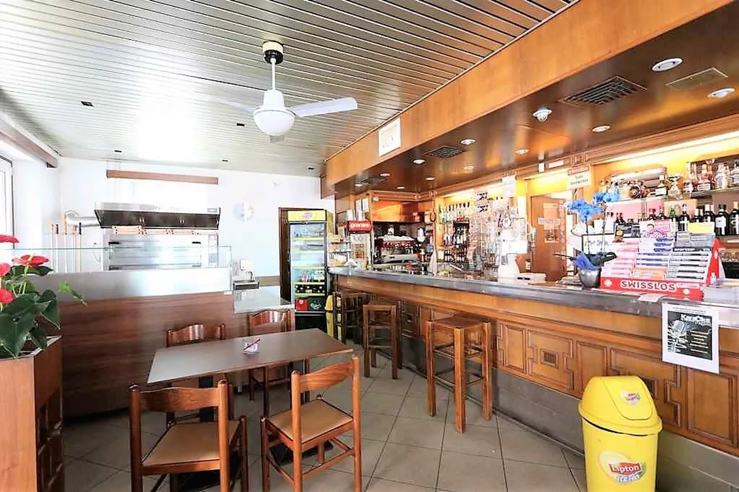 Maison multifamiliale avec bar-restaurant - Photo 6 sur 18