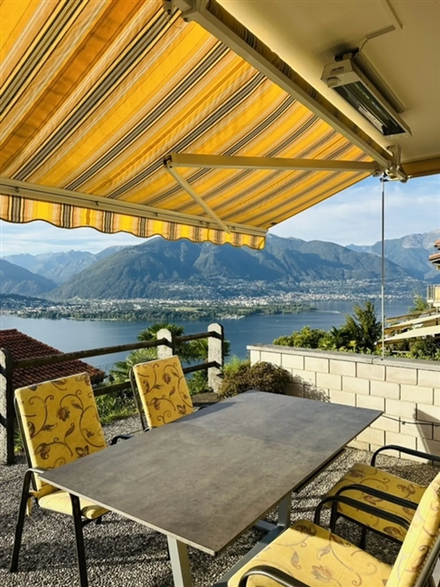 Maison individuelle avec piscine extérieure et vue sur le lac - Photo 17 sur 20