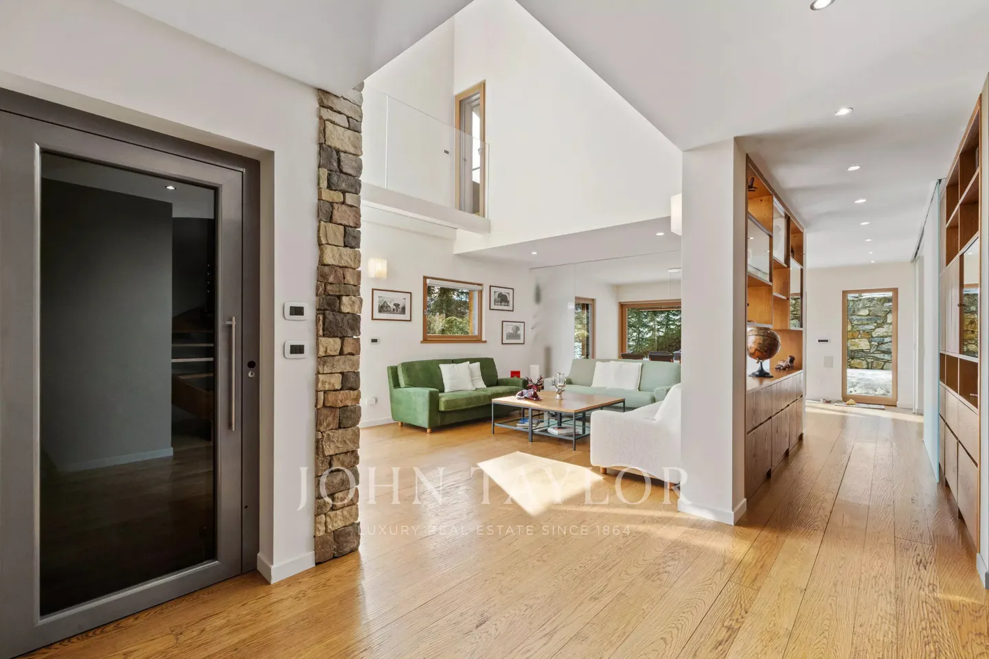 Magnificent contemporary chalet with a view of the Alps, poolable land, elevator. - Photo 3 of 11