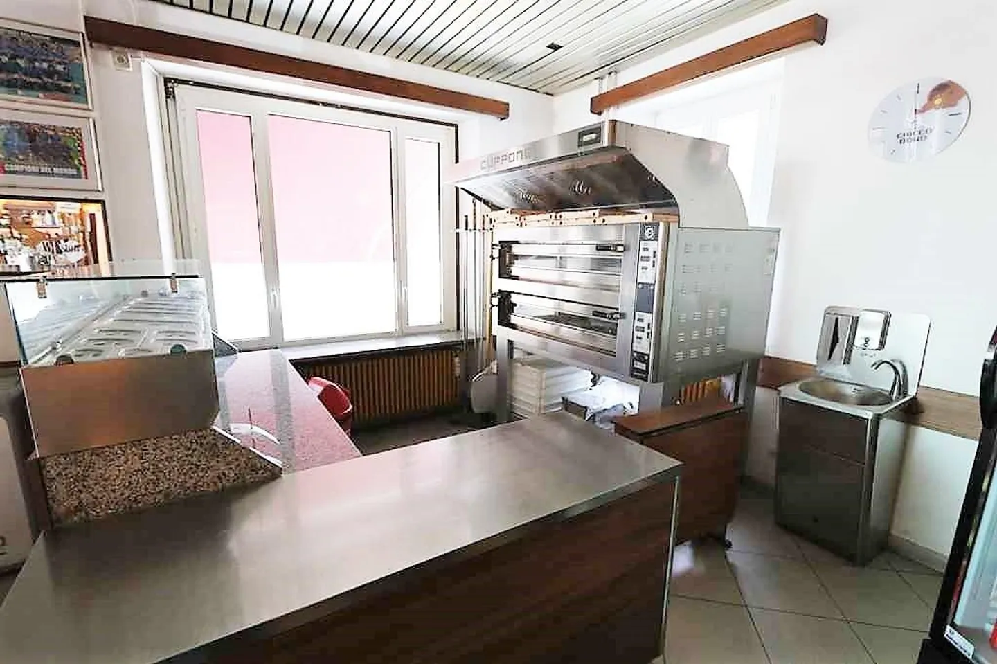 Maison multifamiliale avec bar-restaurant - Photo 1 sur 18